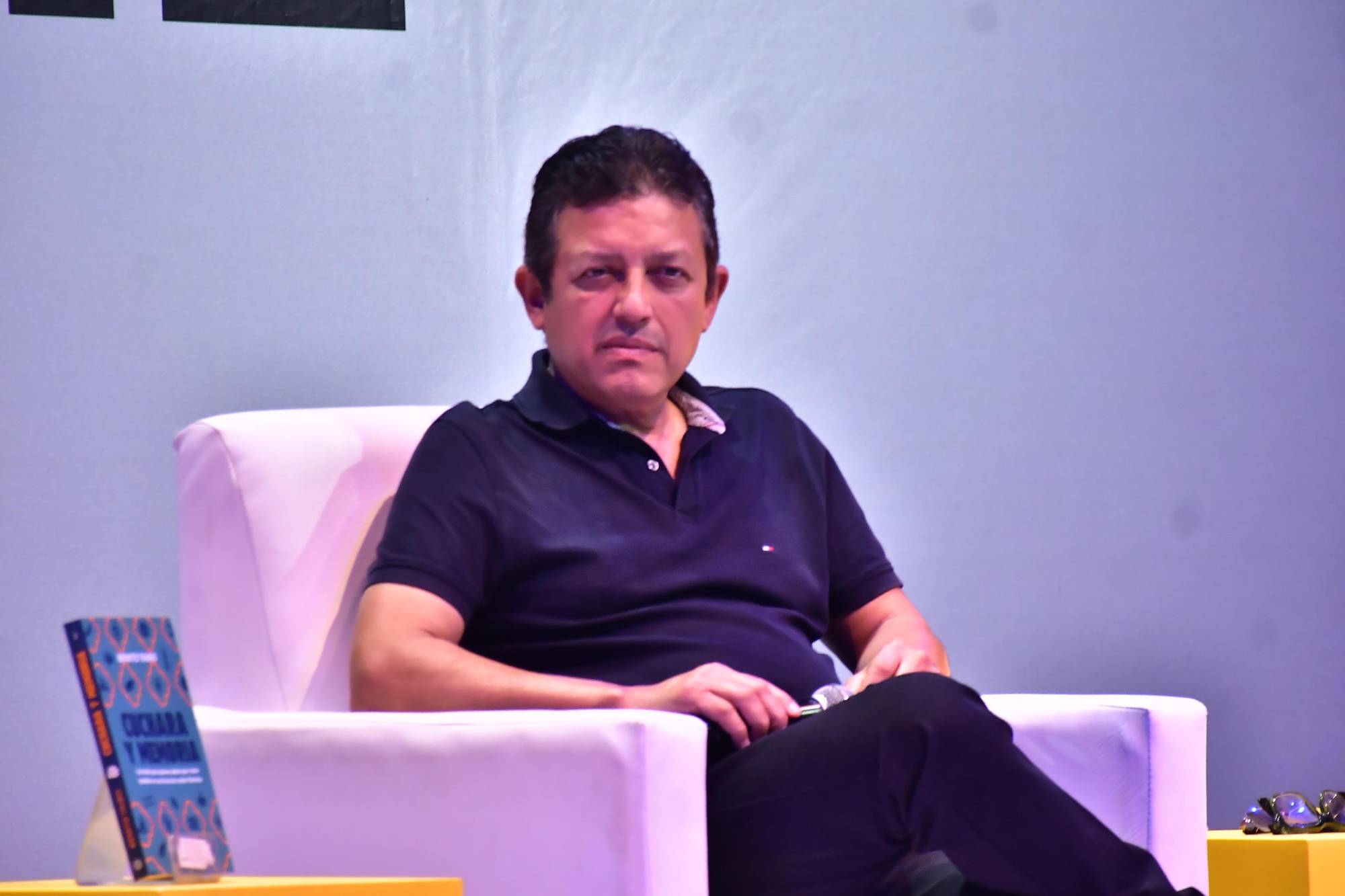 $!Carlos Martín Briseño comenta el libro.