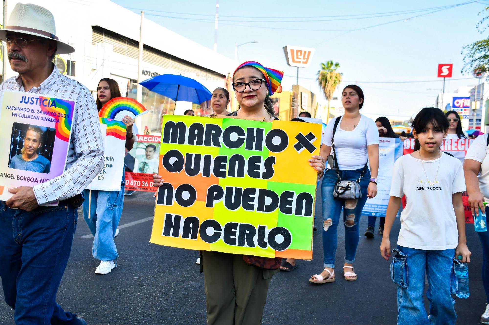 $!Lanzan llamado a la paz y a la inclusión en Marcha de la Diversidad Sexual en Culiacán