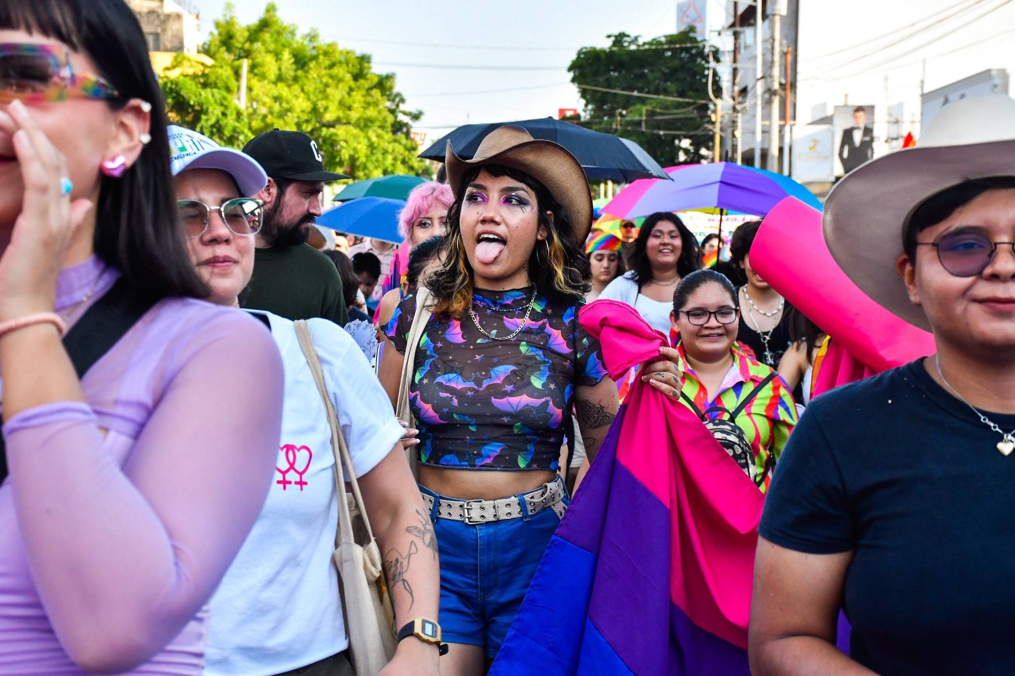 $!Lanzan llamado a la paz y a la inclusión en Marcha de la Diversidad Sexual en Culiacán