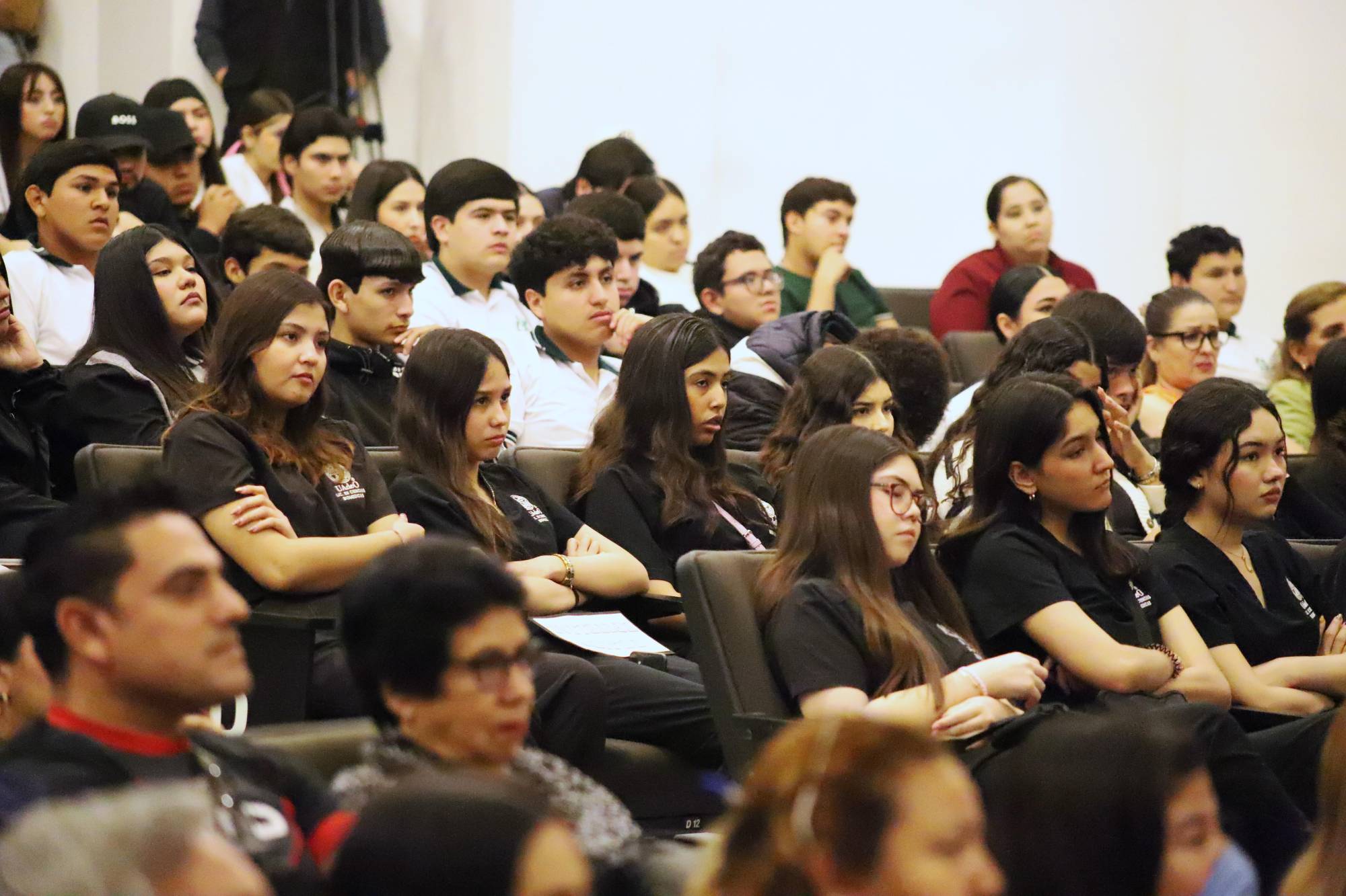 $!María del Rosario Espinoza inspira a jóvenes en Guasave en conversatorio ‘Mujeres que rompen barreras’