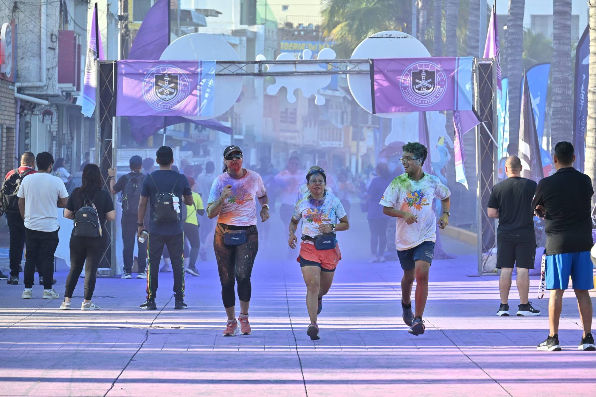 $!Se vive fiesta deportiva y de colores en la Carrera Píntate 5K Mazatún