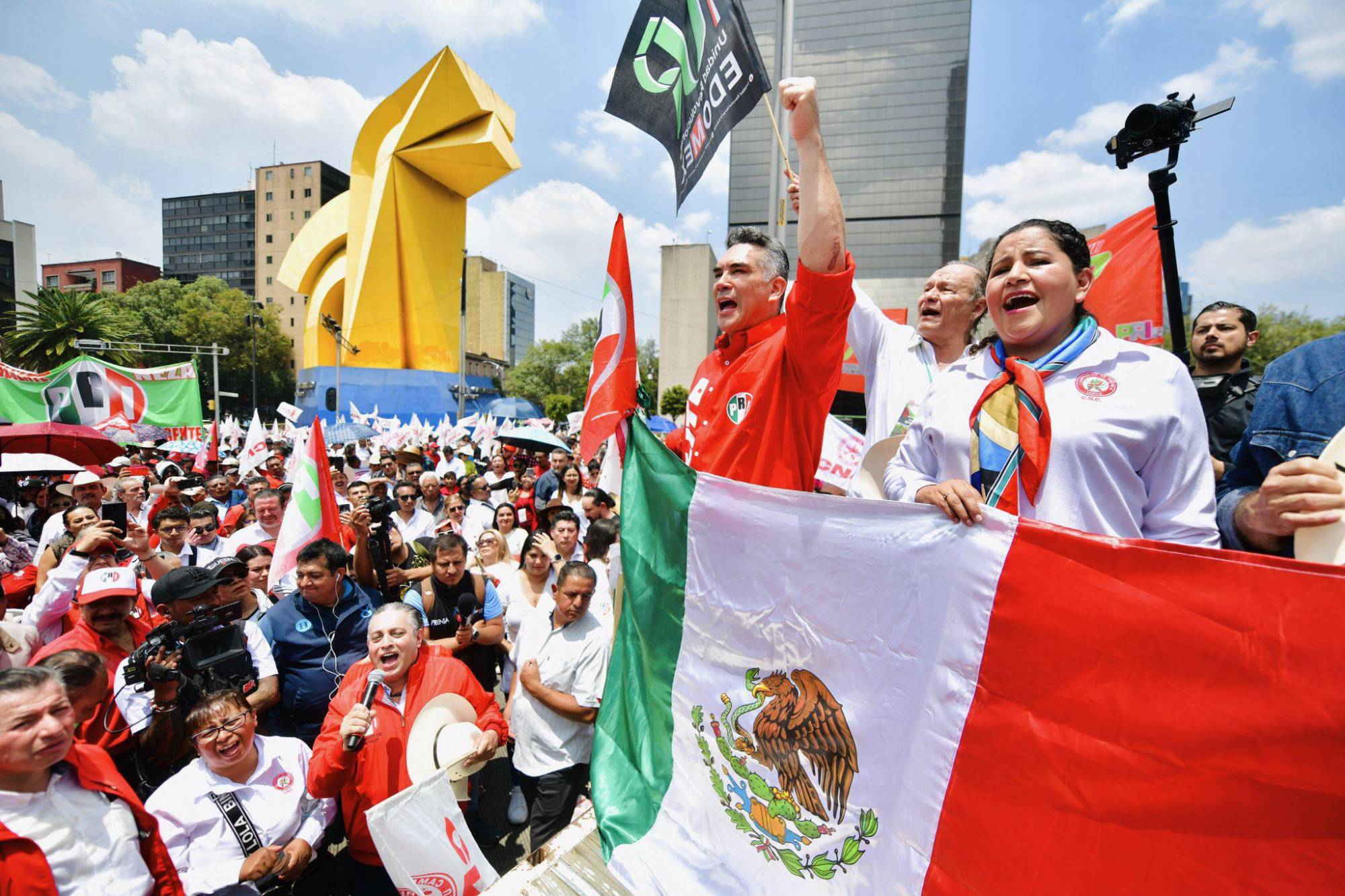 $!Encabeza ‘Alito’ Moreno marcha en la Ciudad de México tras pelea con Noroña