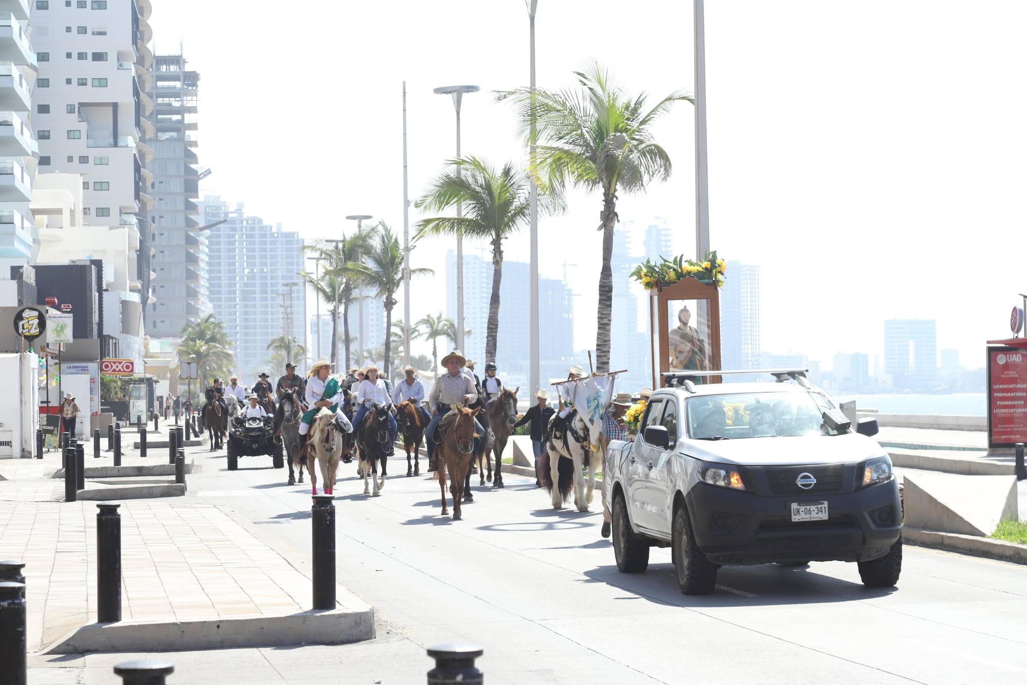 $!Familias completas se unieron a la cabalgata, reforzando una tradición que año con año cobra mayor fuerza.