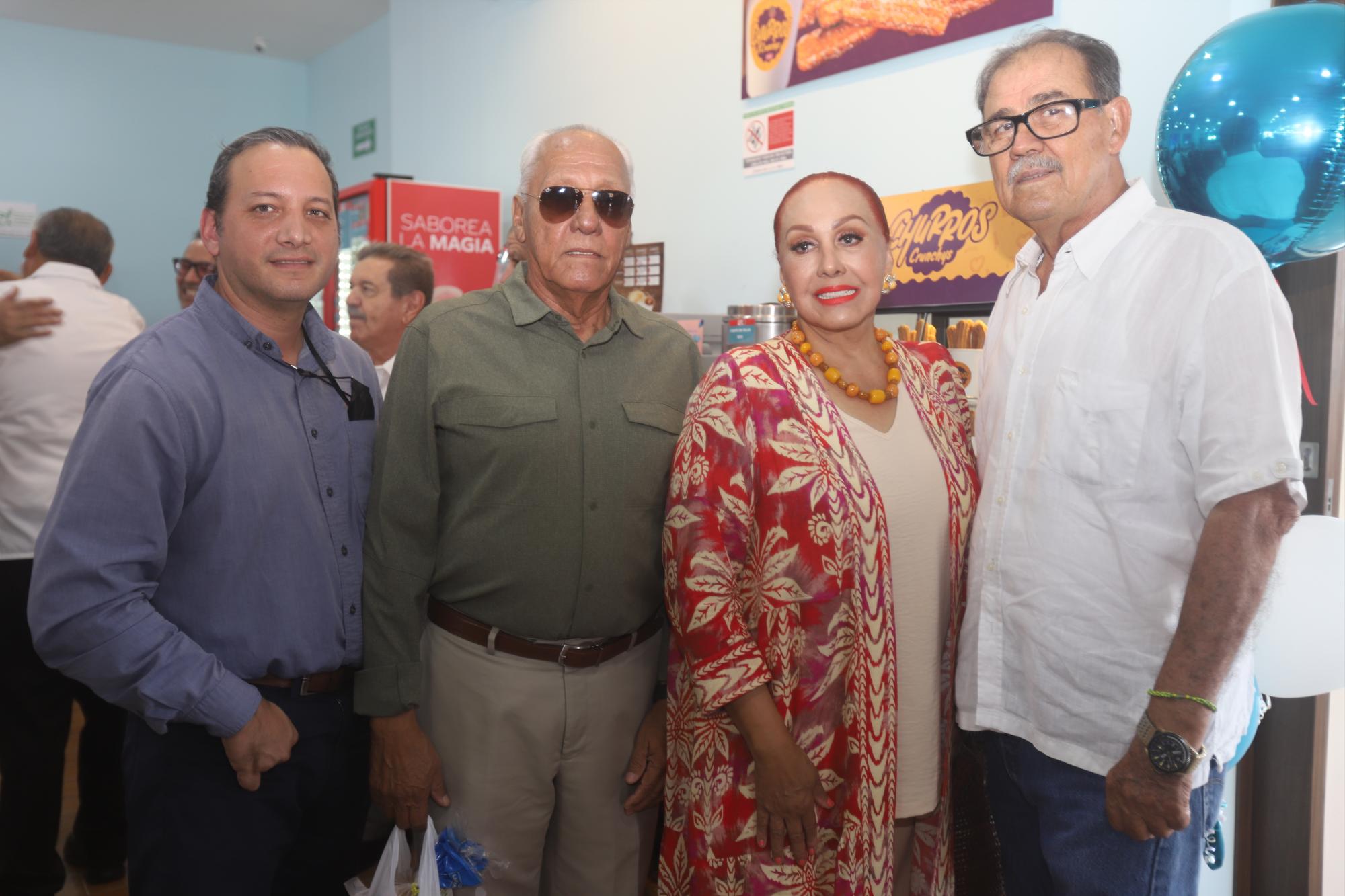 $!Jose Luis Vidaurri, David Vidaurri, Olivia Vidaurri y Julio Guerra Echeagaray.