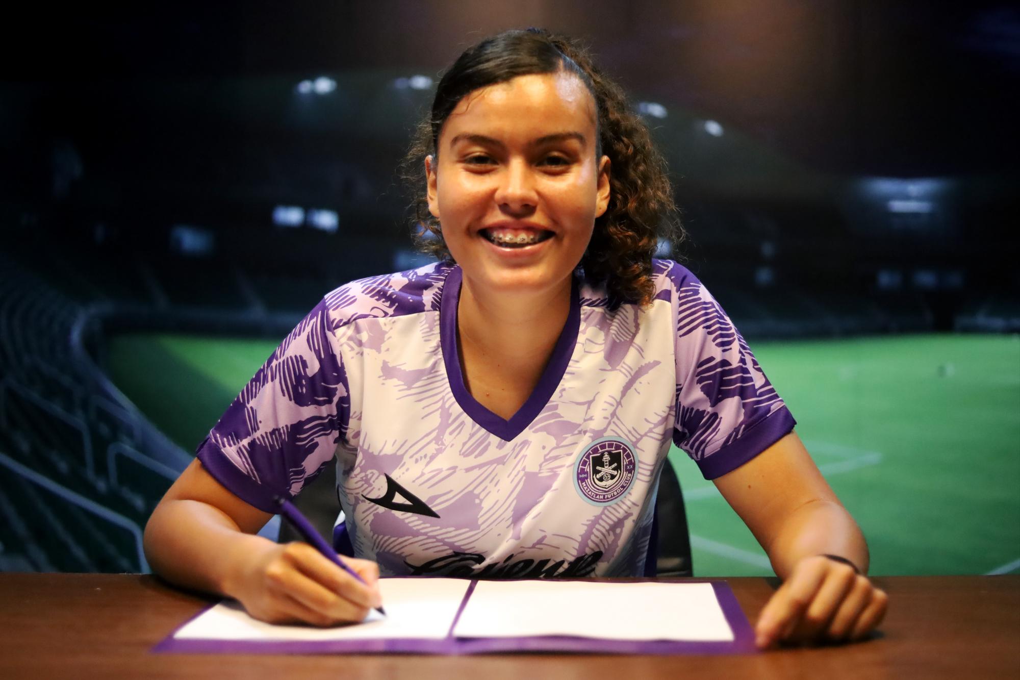 $!Alejandra Curiel se sube al barco del Mazatlán Femenil