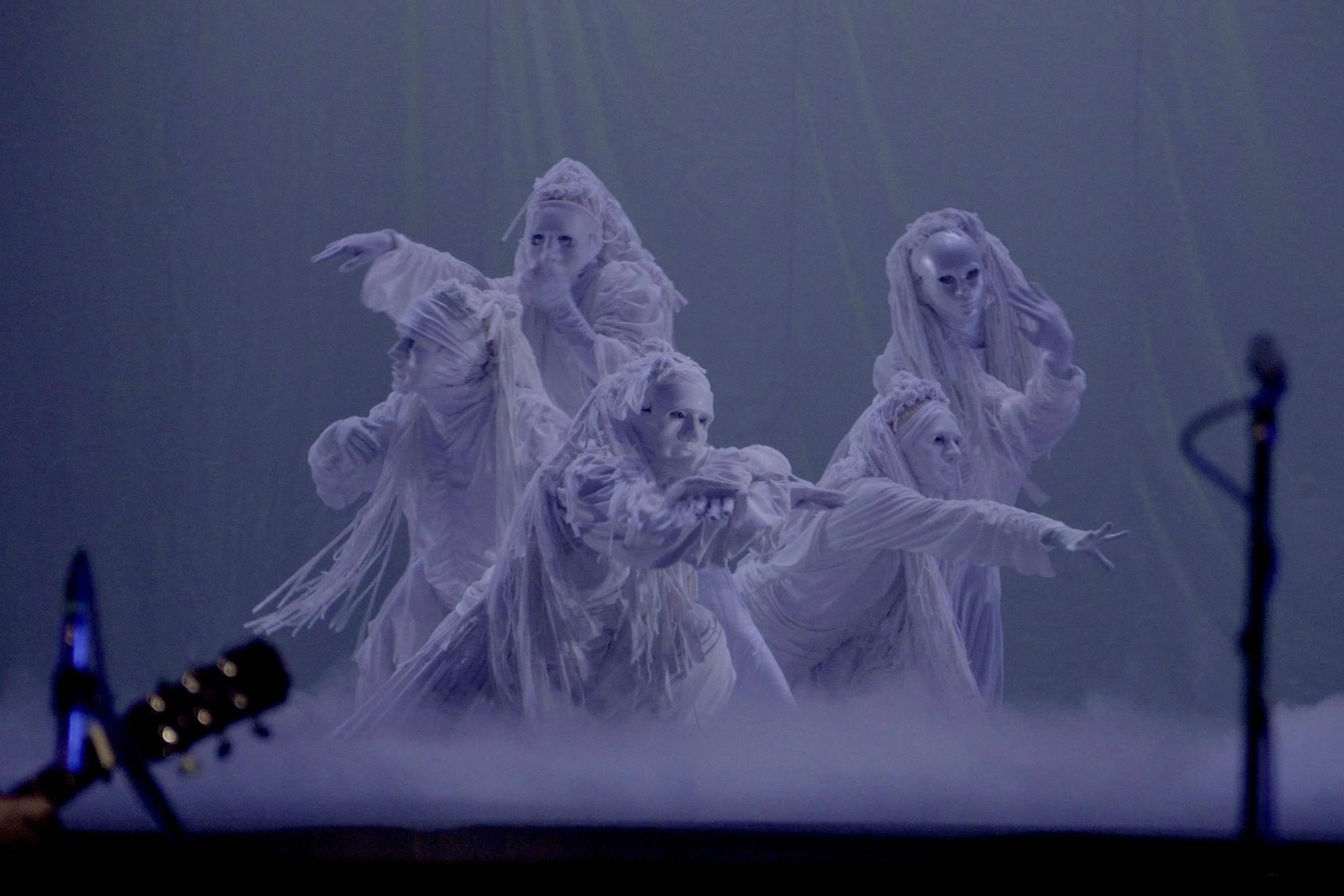 $!El espectáculo visual fusiona la ópera barroca, música en vivo, danza, teatro, acrobacias.