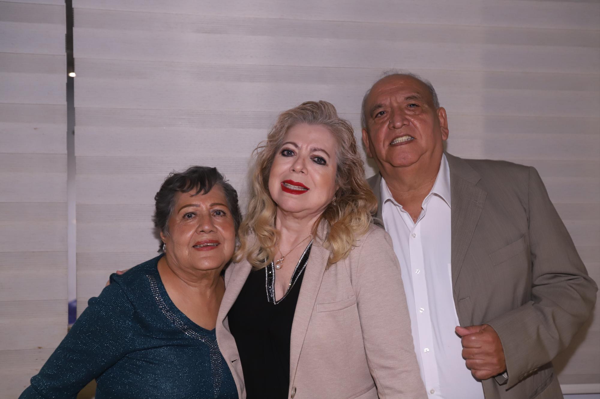 $!Elizabeth Reina, Gloria Solís y Jorge Martínez.