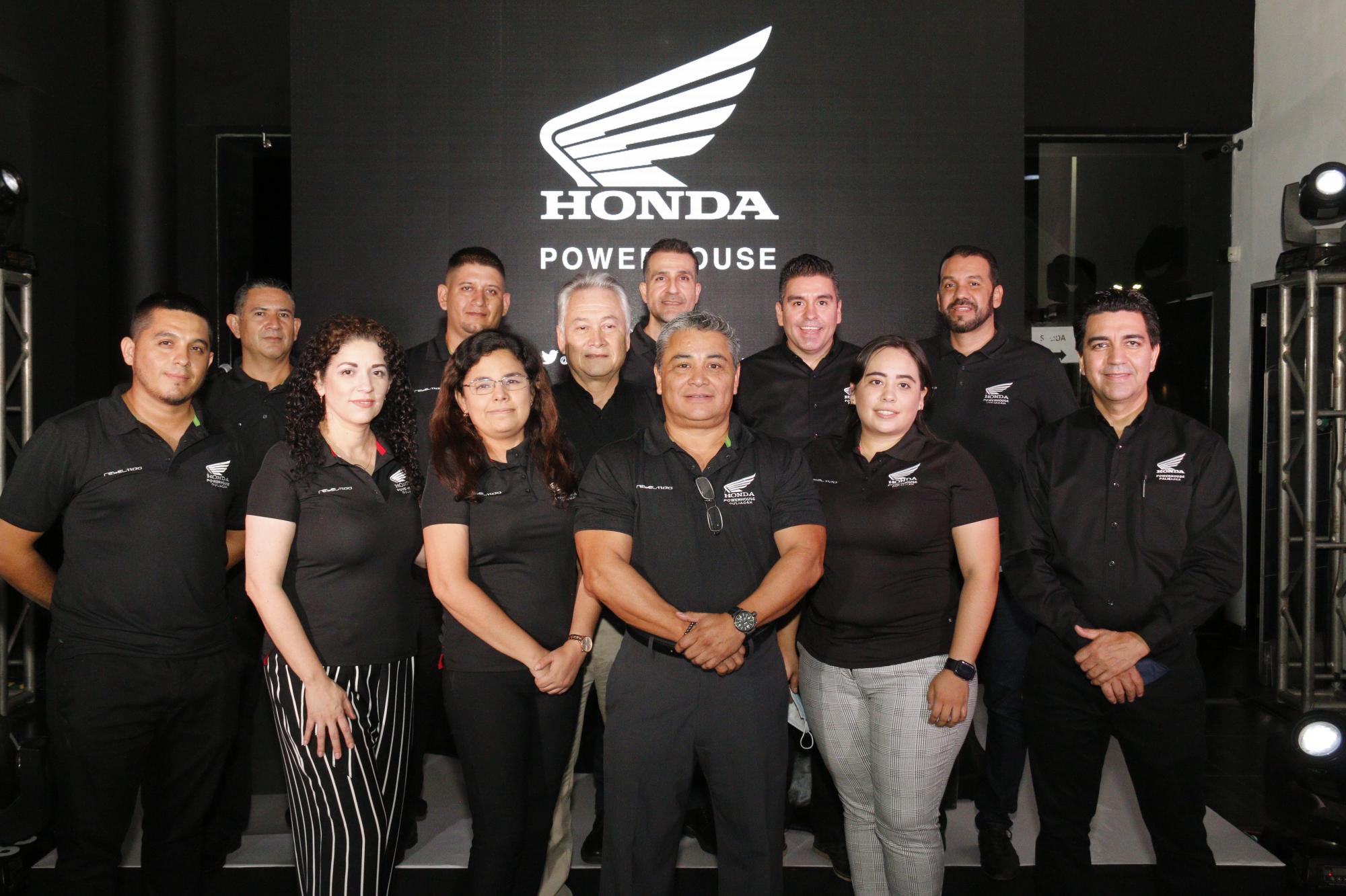 $!Listo el personal de Honda Powerhouse para recibir a los clientes.