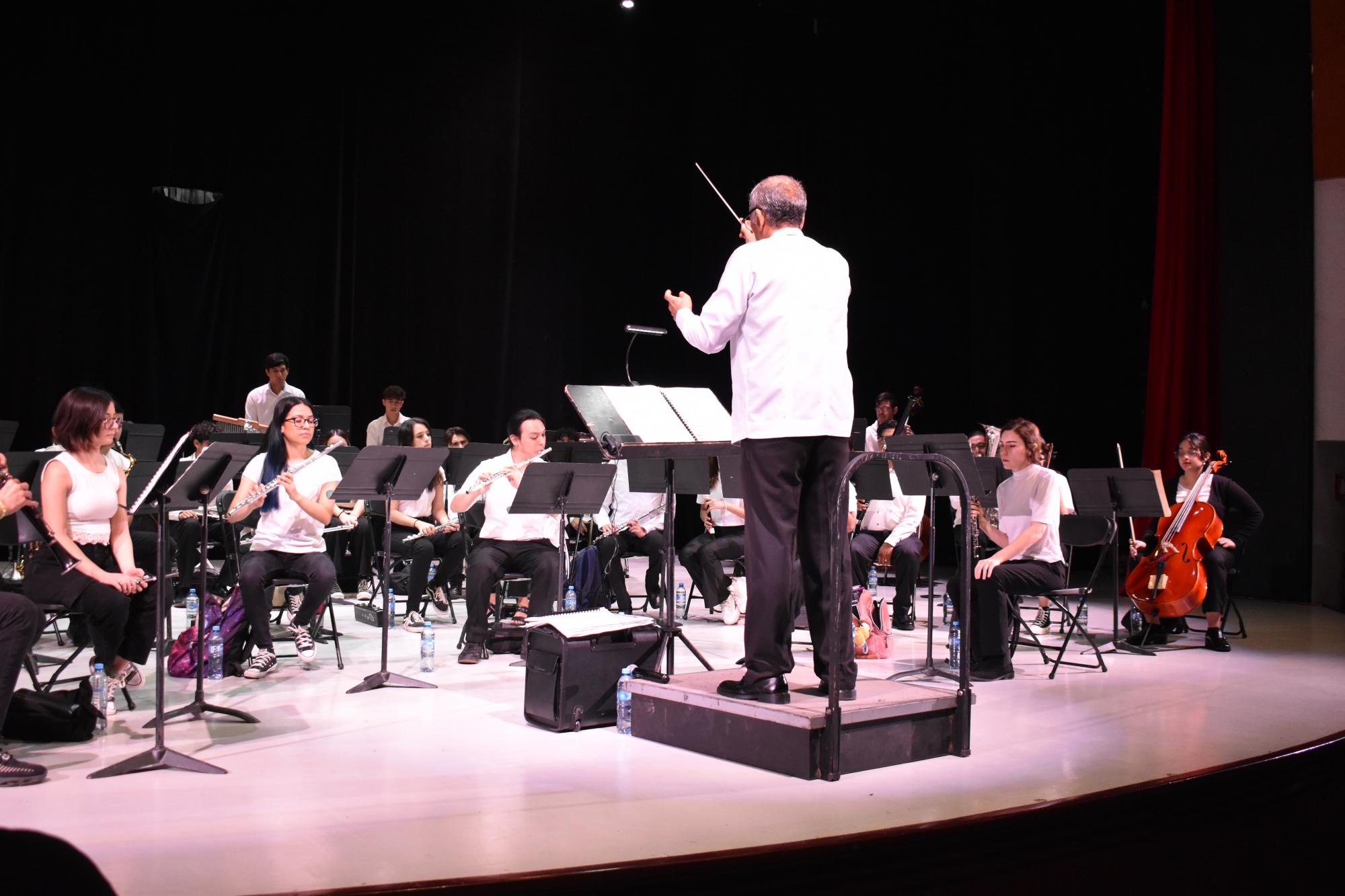 $!La Banda Sinfónica Juvenil del Estado, que dirige el maestro Baltazar Hernández, ofreció un concierto con música de películas de Disney.