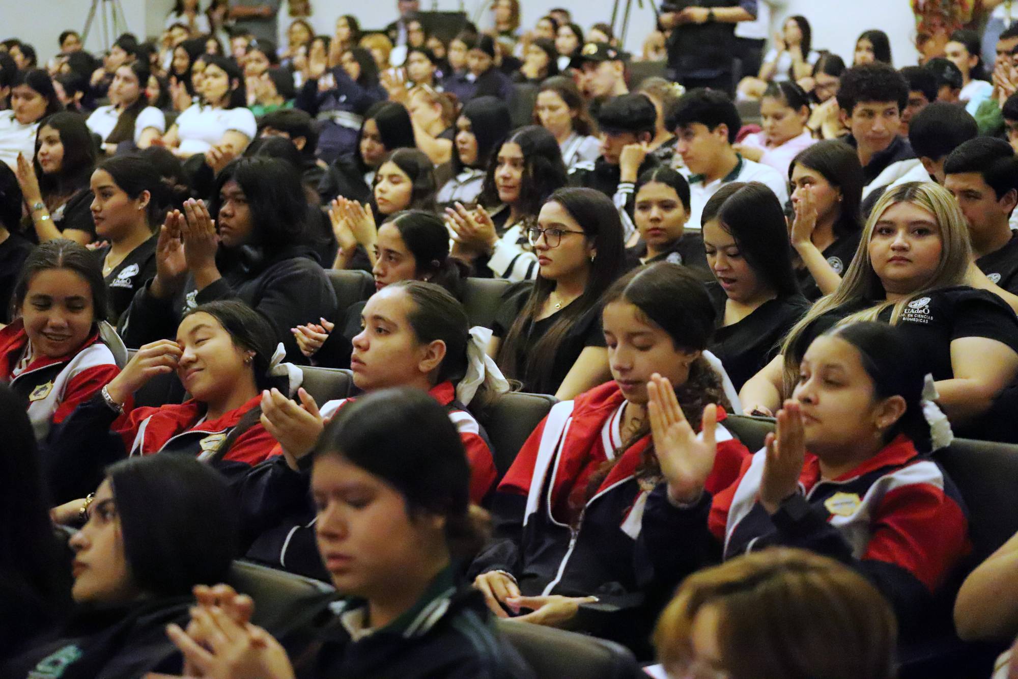 $!María del Rosario Espinoza inspira a jóvenes en Guasave en conversatorio ‘Mujeres que rompen barreras’