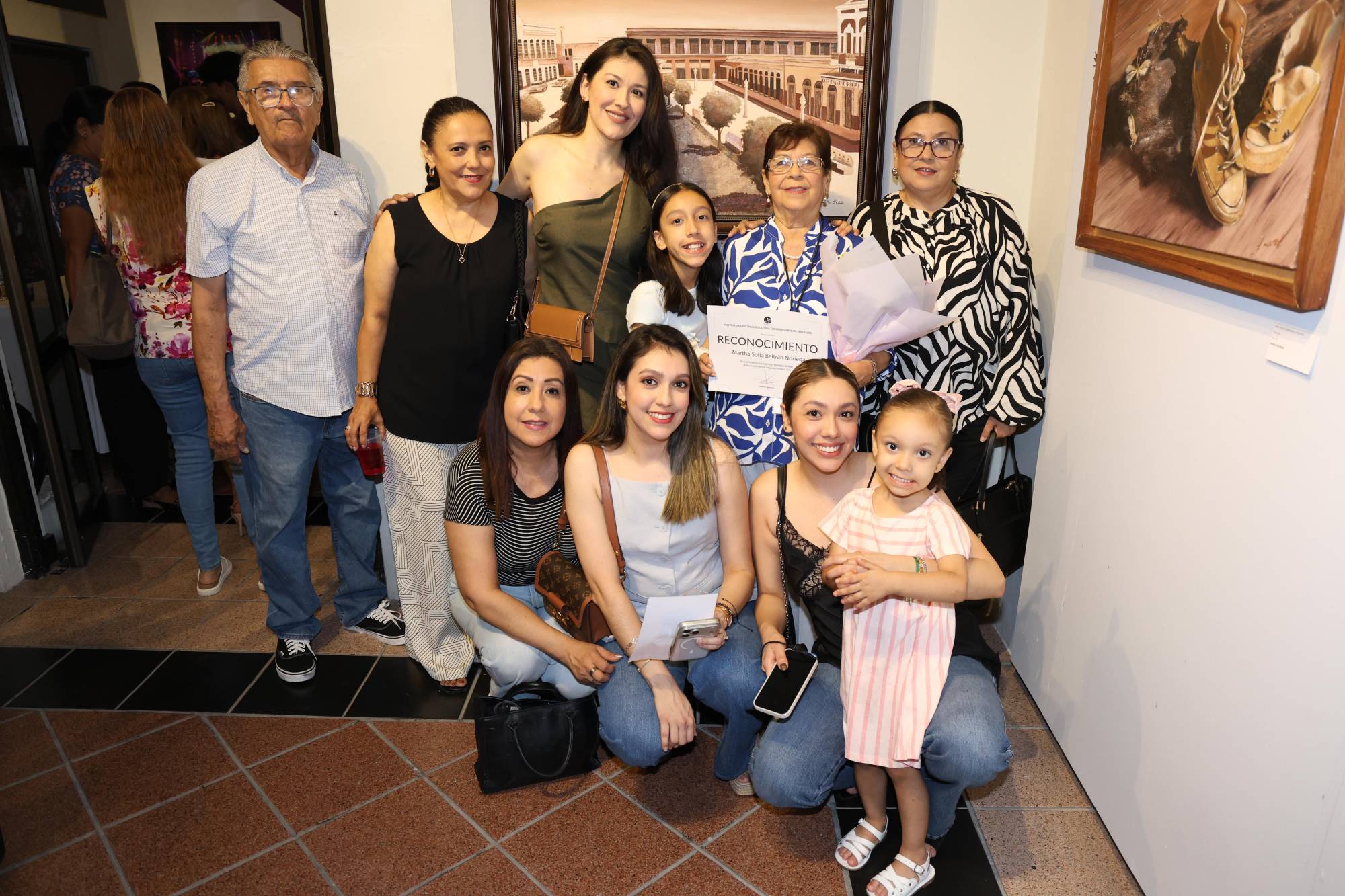 $!Martha Sofía Beltrán Noriega entre sus familiares.