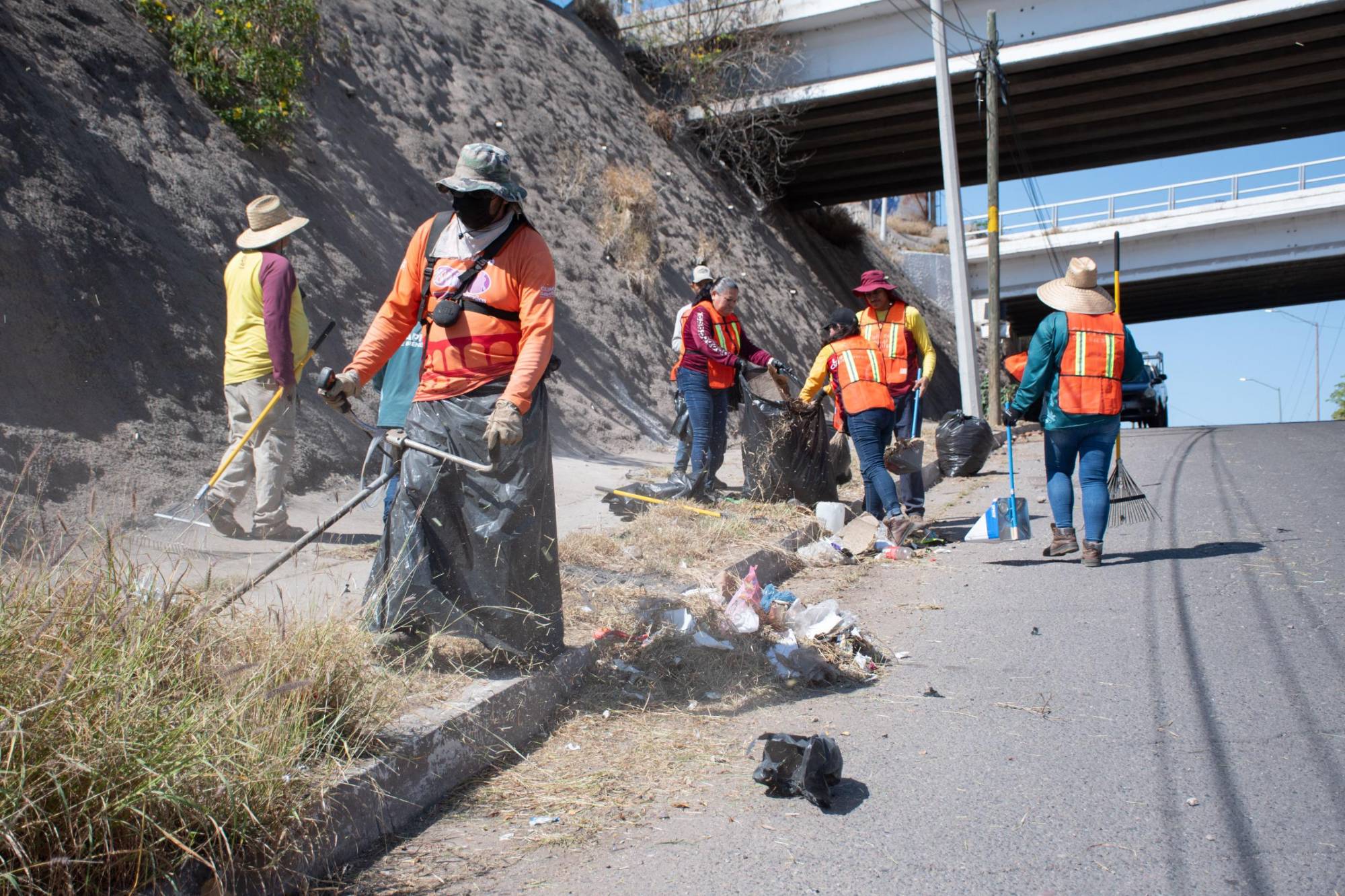 $!Intervienen Calzada de las Torres y bulevar Ganaderos, en Culiacán, con labores de mantenimiento