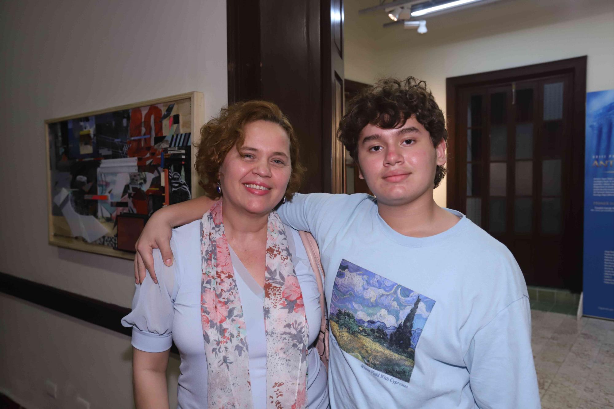 $!La promotora cultural Georgina Martínez Montaño junto a su hijo Jorge Eduardo Valdez Martínez.