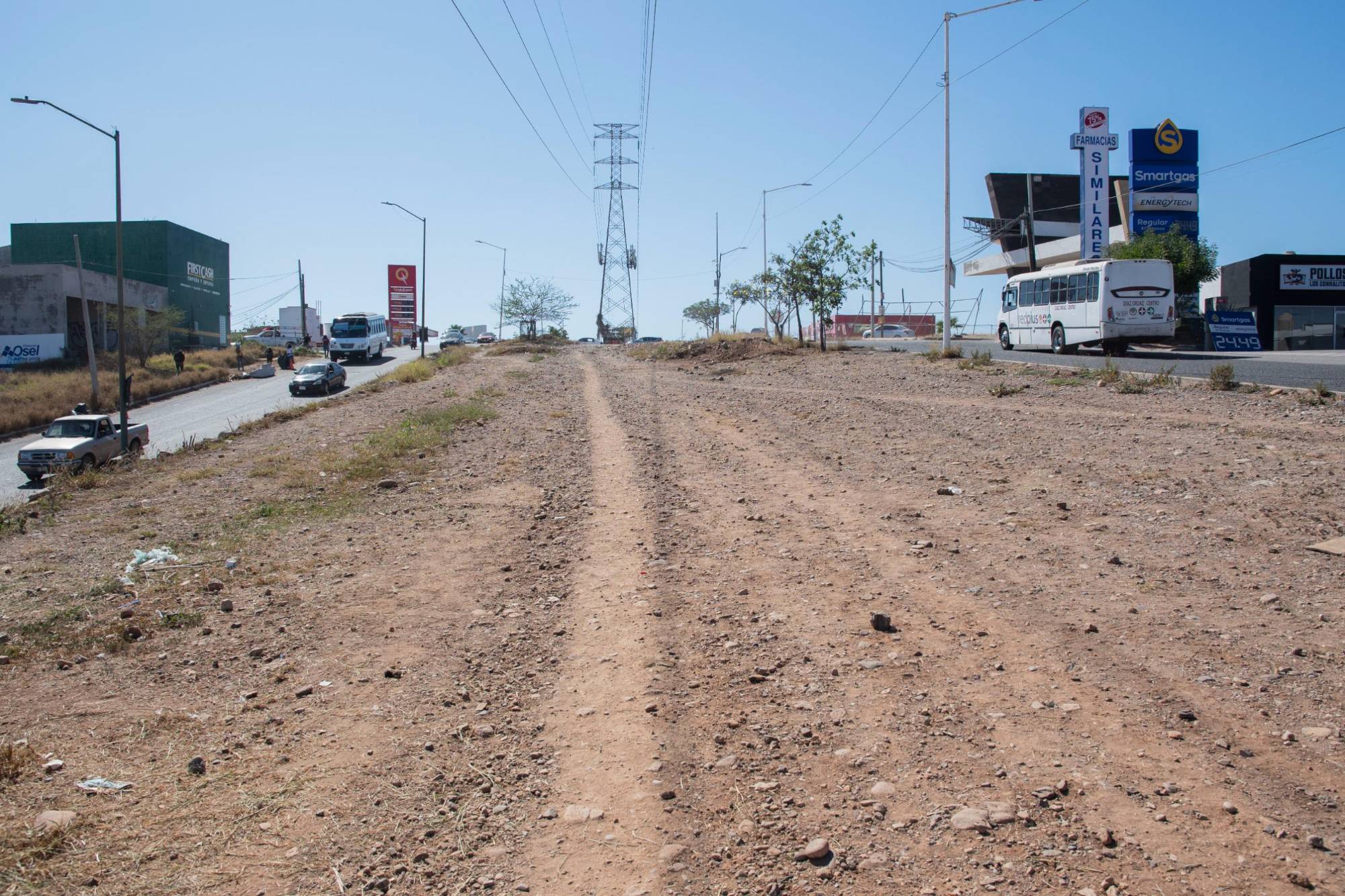 $!Intervienen Calzada de las Torres y bulevar Ganaderos, en Culiacán, con labores de mantenimiento
