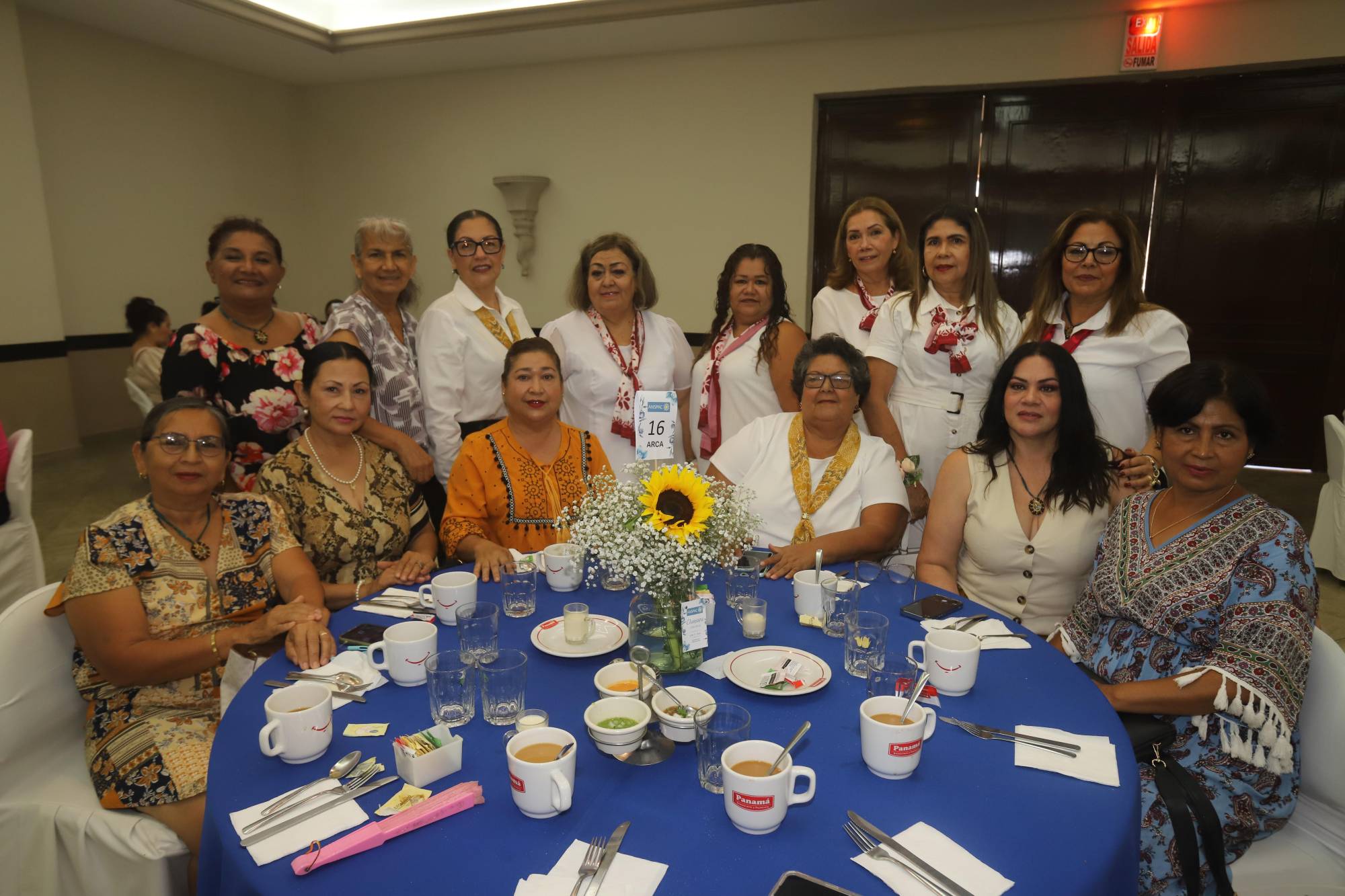 $!Las chicas de la Unidad Arca Continental estuvieron presentes en la ceremonia de cambio del Comité de ANSPAC Mazatlán.