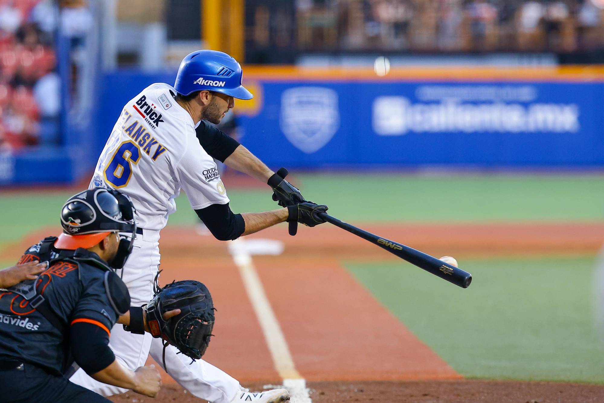 $!Charros barre a Naranjeros y se afianza como líder del Pacífico