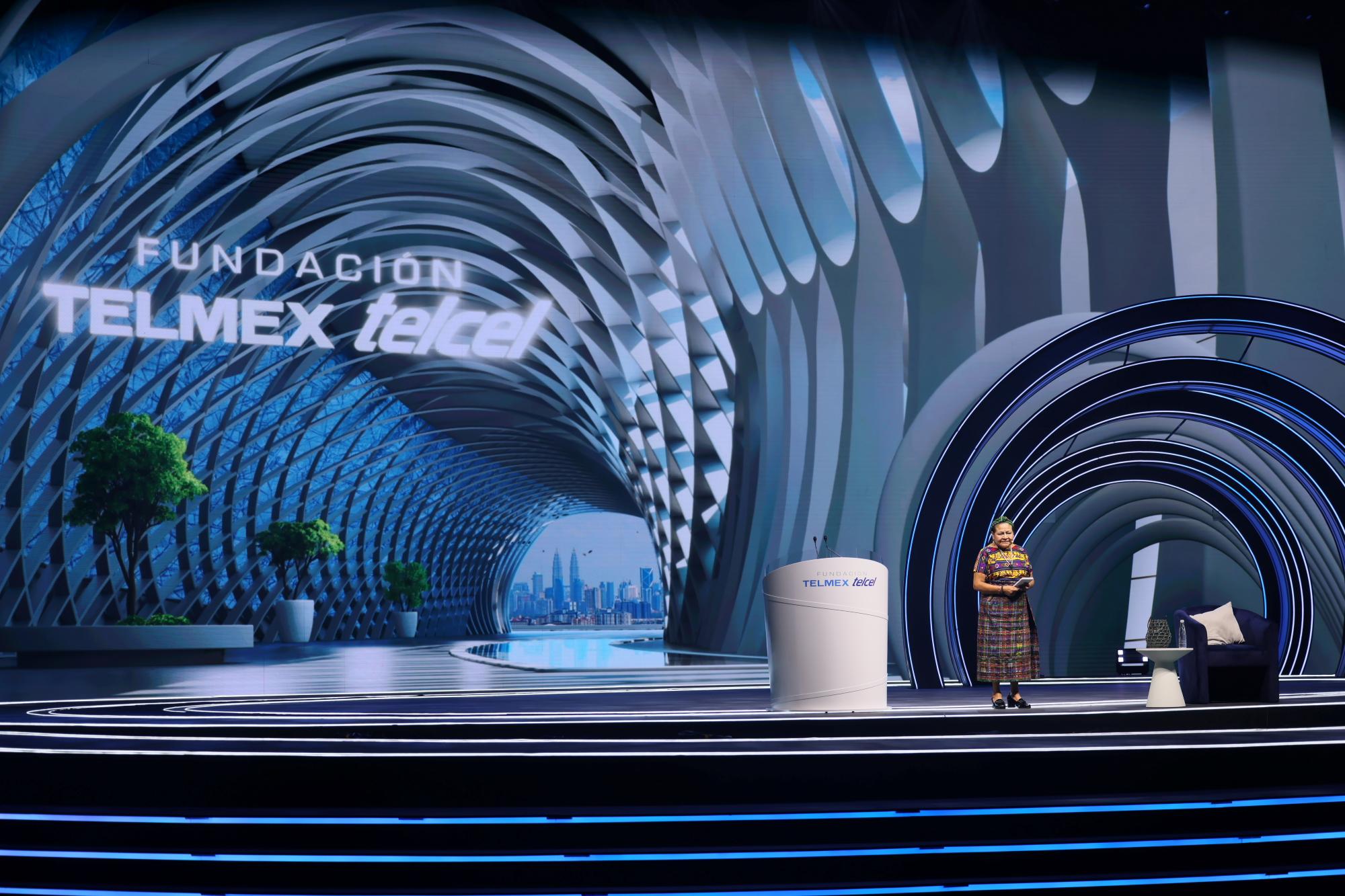 $!El mejor uso de la tecnología es darle un significado: Rigoberta Menchú