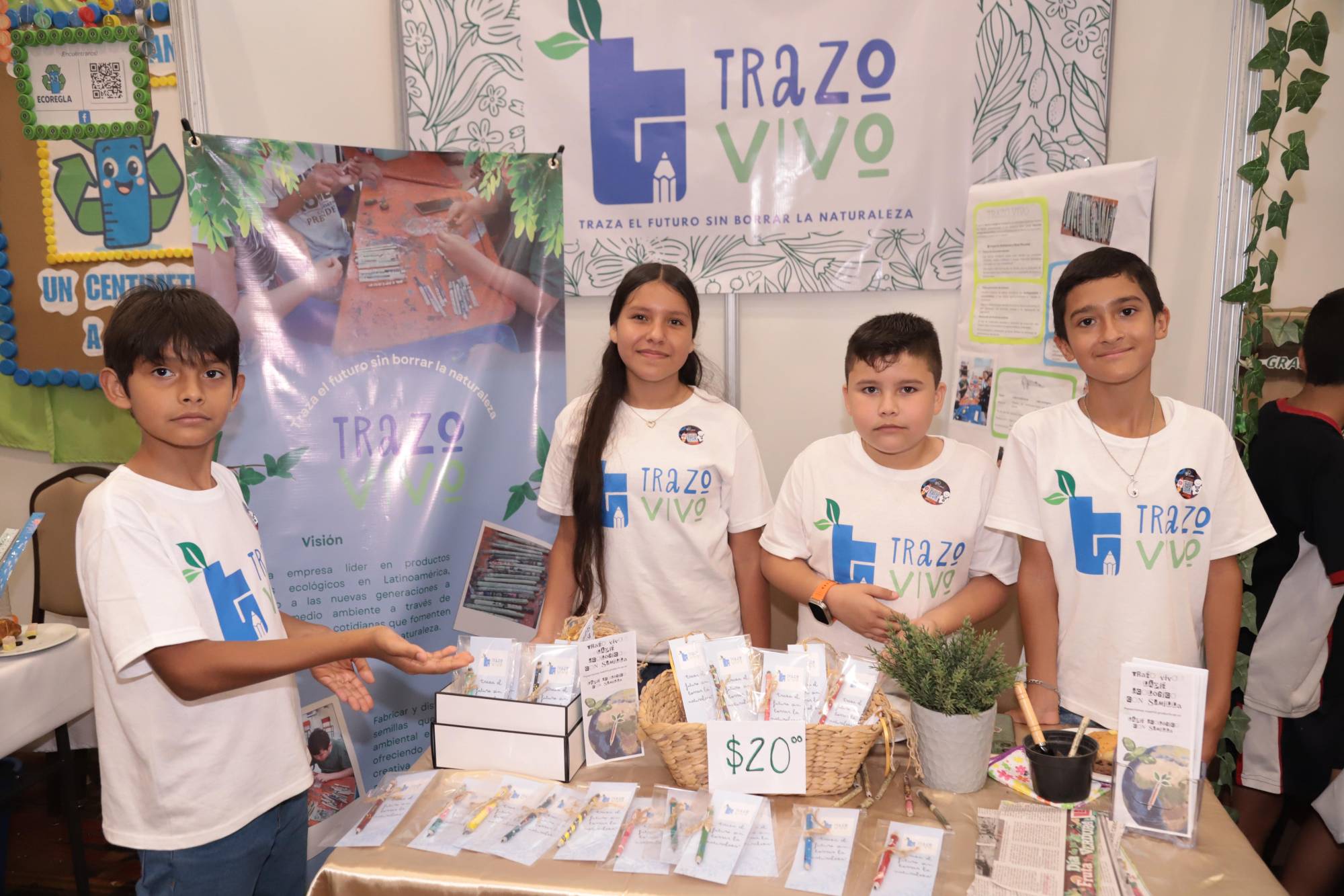 $!El equipo Trazo Vivo integrado por Decklan González, Azul Nahomi Velázco, Uriel Castillo y Ángel Eduardo Carrillo.