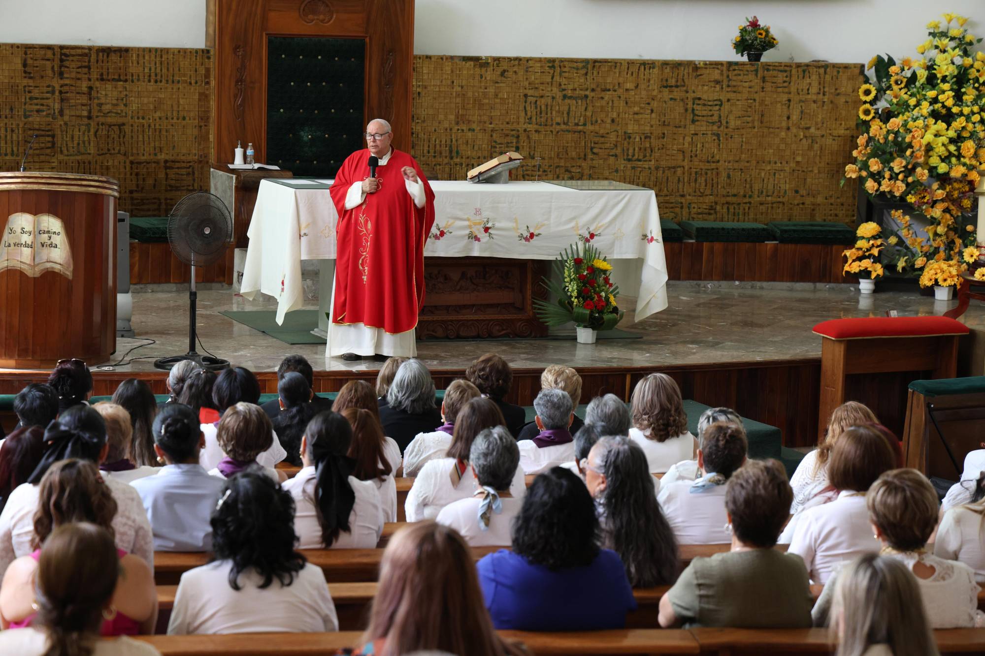 $!El Padre Horacio Hernández de la Torre ofició la ceremonia religiosa.