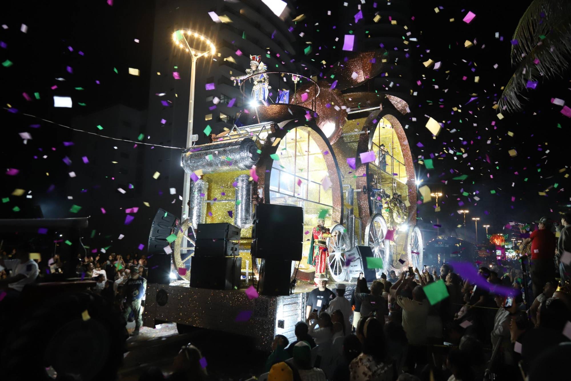 $!A ritmo de tambora se vivió el primer desfile del Carnaval de Mazatlán 2026