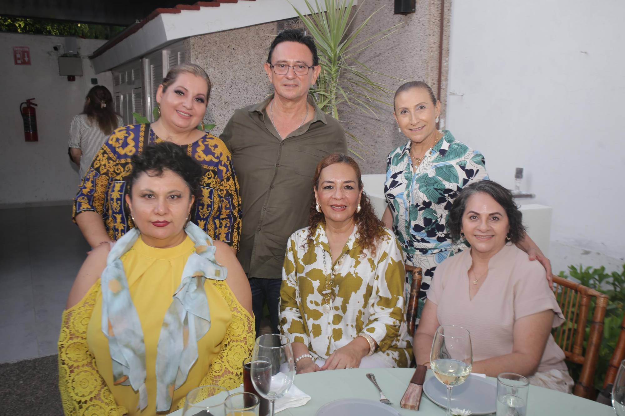$!Melania García, Sergio Flores, Silvina Venegas, Catalina Castañeda, Lolys Rubio y Maricarmen Castellón.