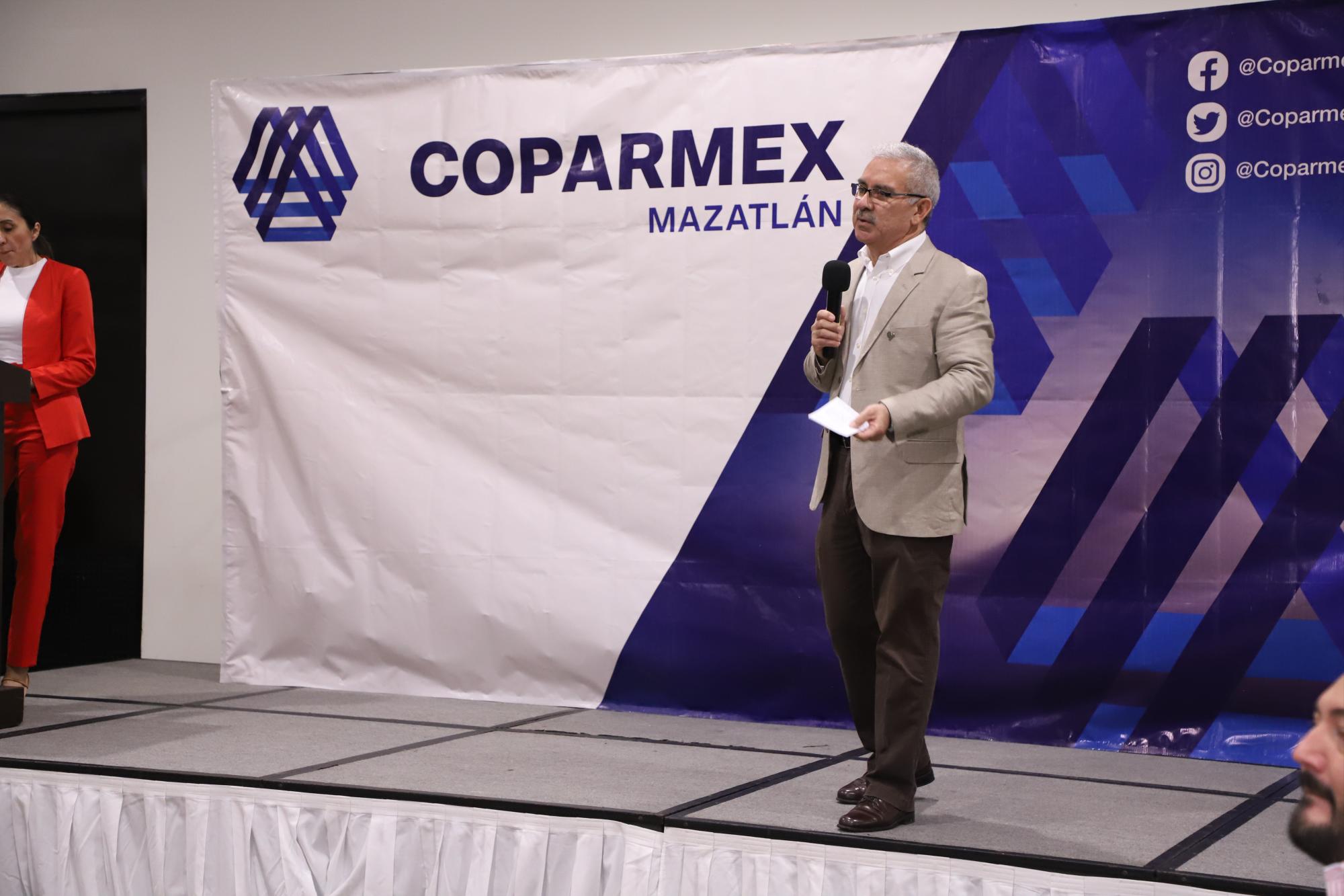 $!Fernando Valdez, presidente de Coparmex Mazatlán, expresó un mensaje de bienvenida a los presentes.