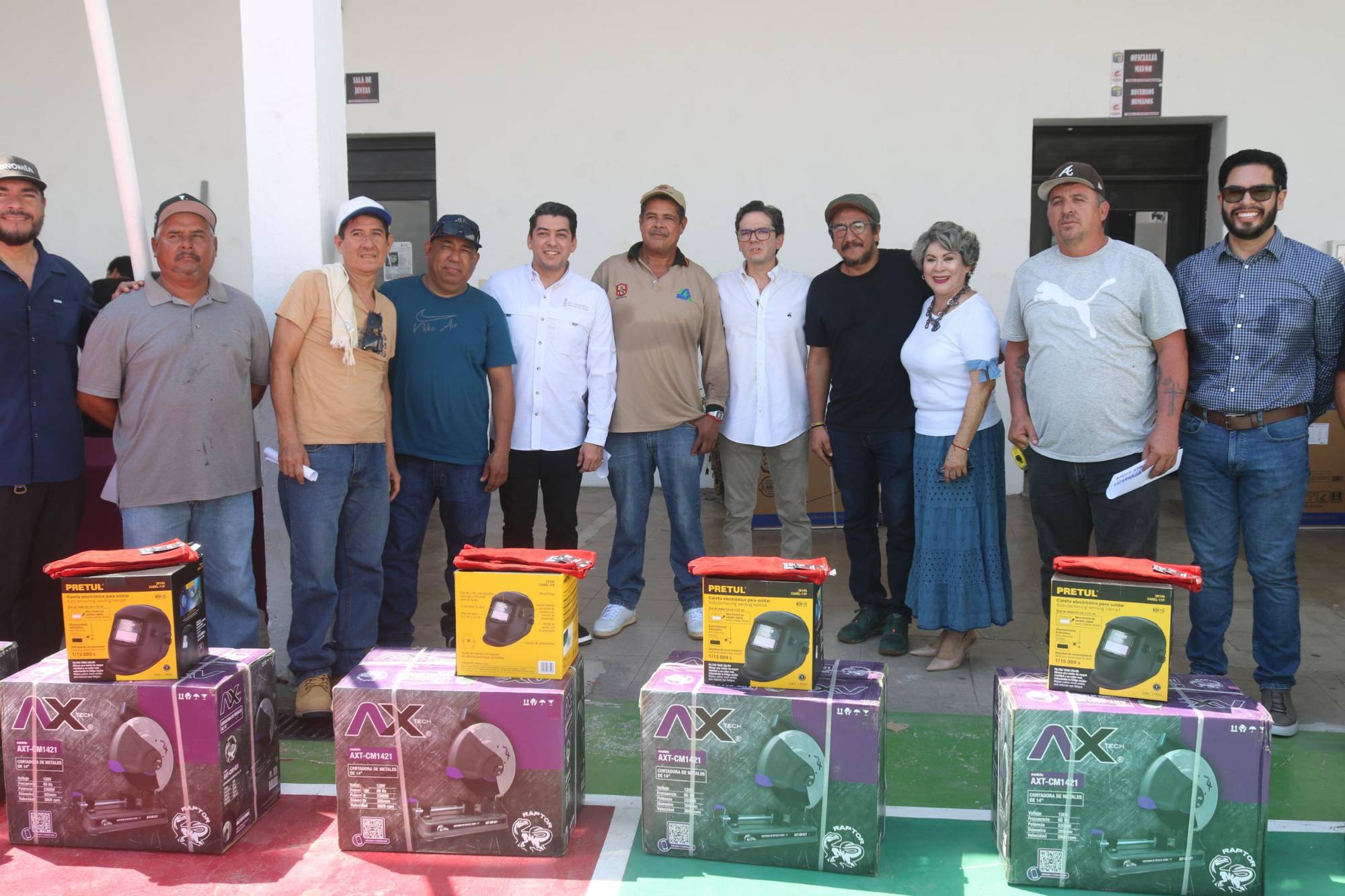 $!Entregan equipos productivos a emprendedores en Escuinapa