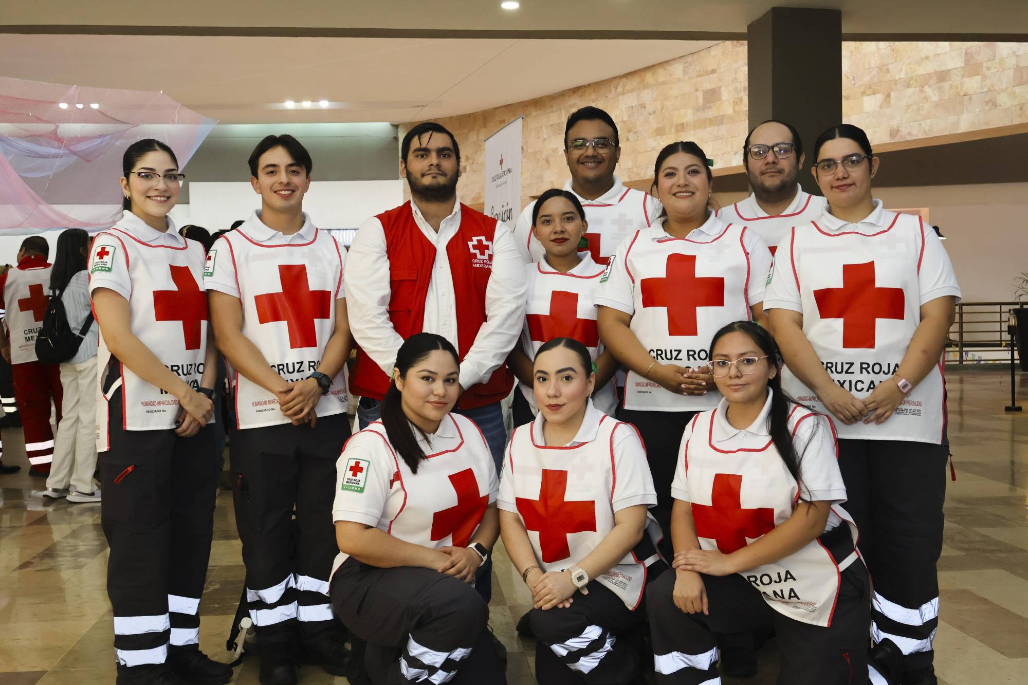 $!Alumnos de la carrera Técnico en Urgencias, con Jorge Gordillo, coordinador del área de Capacitación.