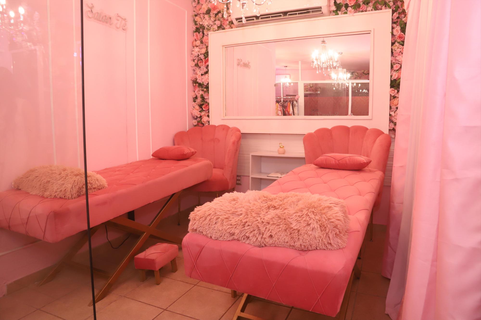 $!El lugar cuenta con una área a renta para poner pestañas.