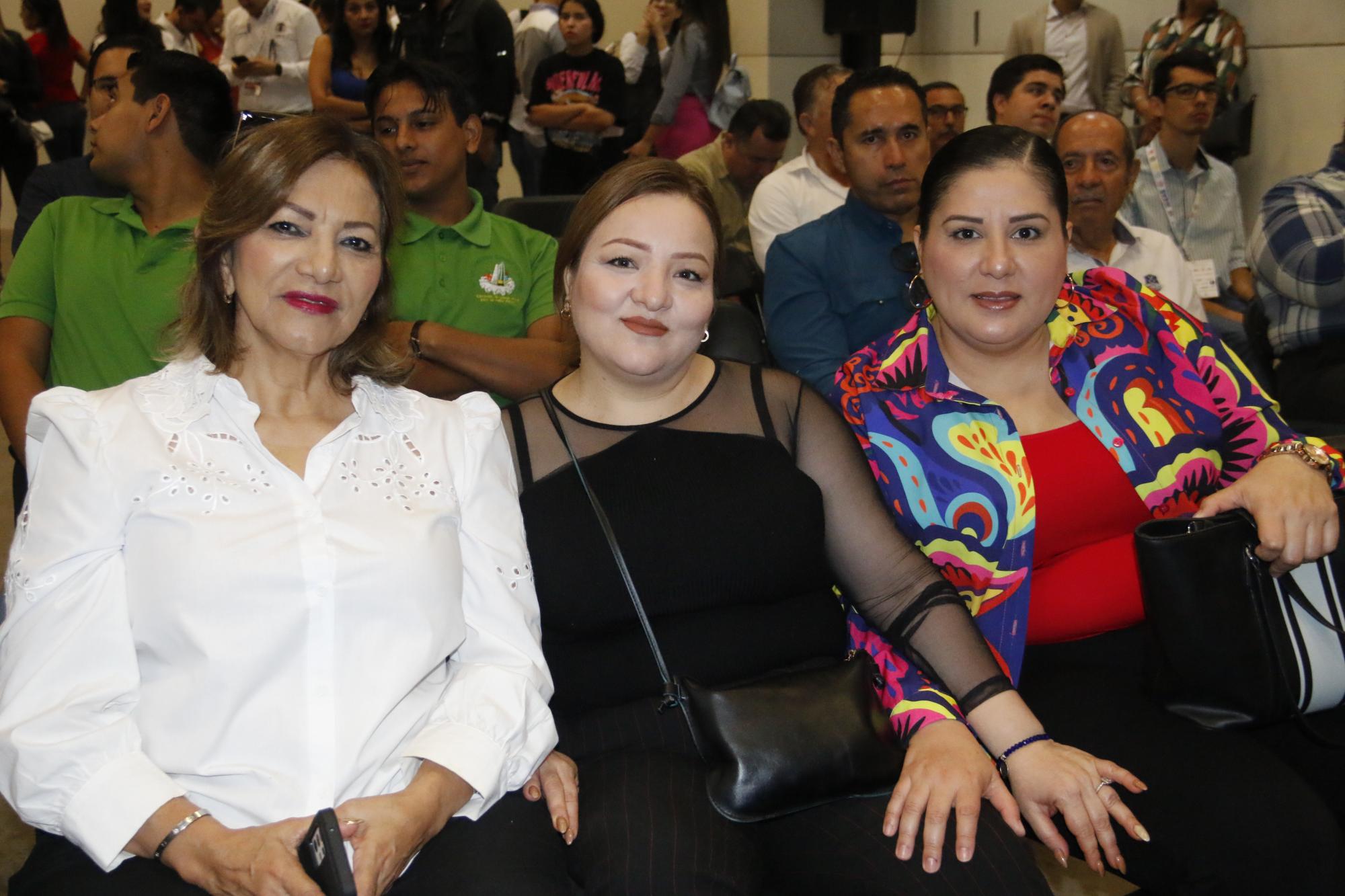 $!Alma Guadalupe Macías, Leticia Hernández e Indira Laveaga.