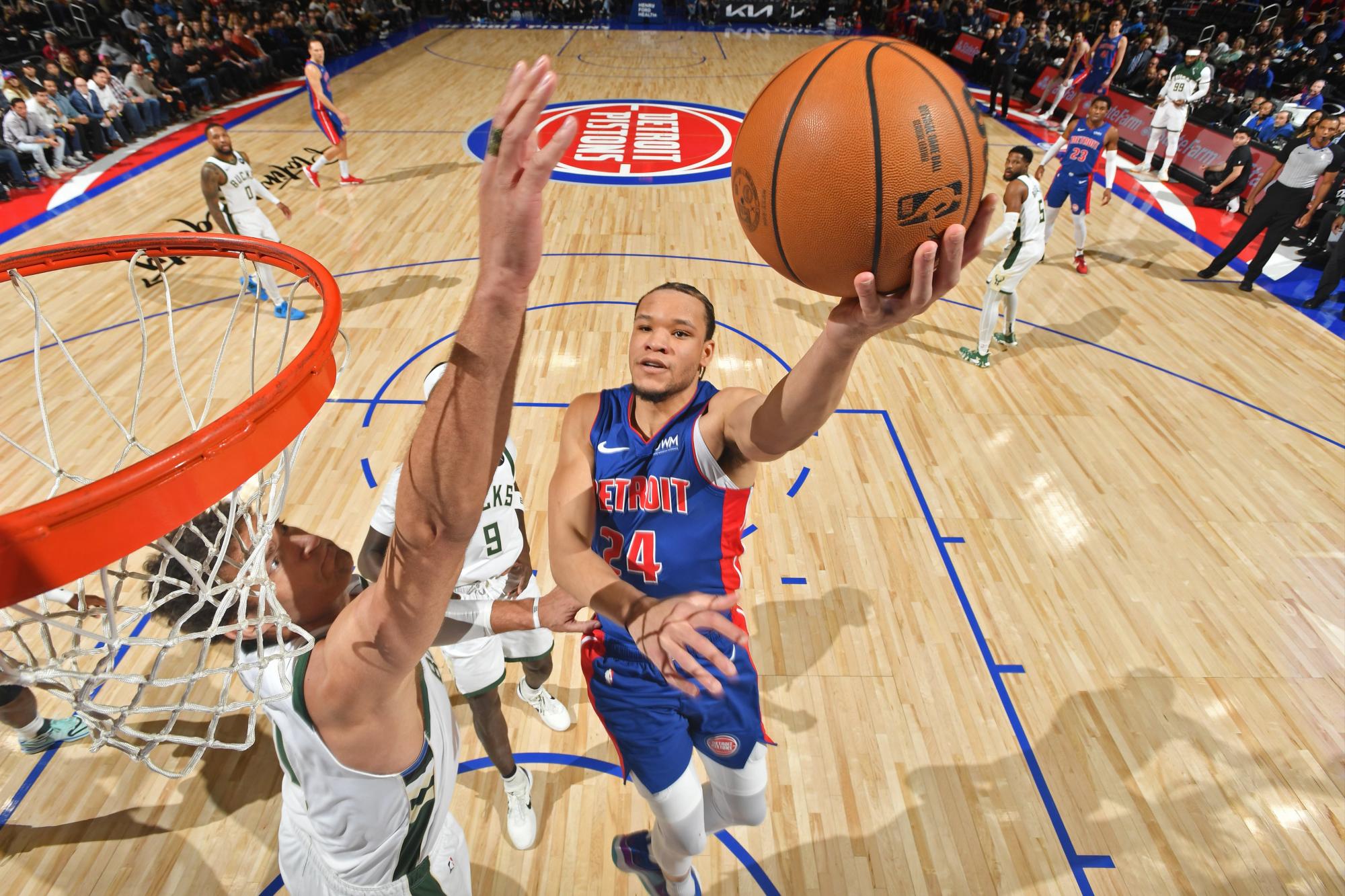 $!Lillard logra 45 puntos y Bucks superan 141-135 a Pistons