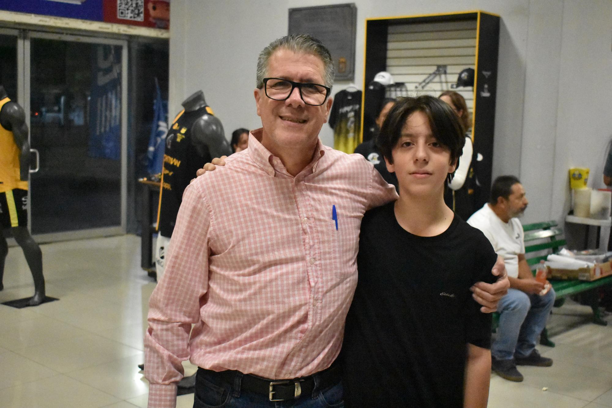 $!Eduardo Espinoza y su hijo Nicolás Espinoza.