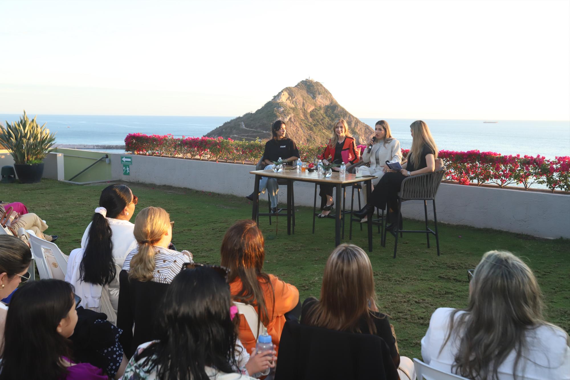 $!Las ponentes platicaron cómo, sus historias de vida y momentos específicos, las convirtieron en las líderes que son hoy.