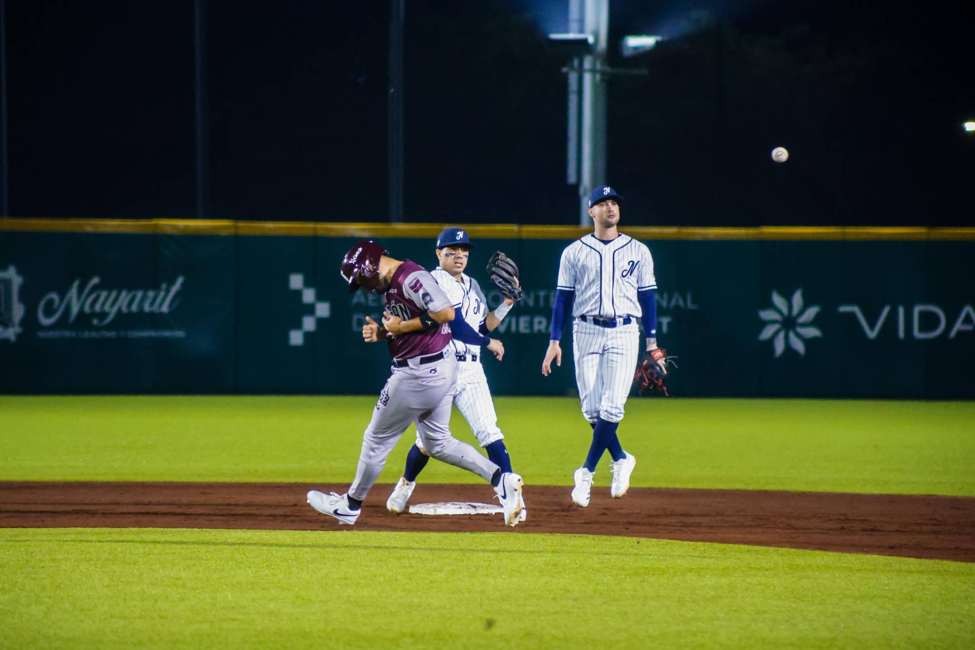 $!Tomateros no puede mantener la ventaja e inicia serie en Nayarit con derrota ante Jaguares