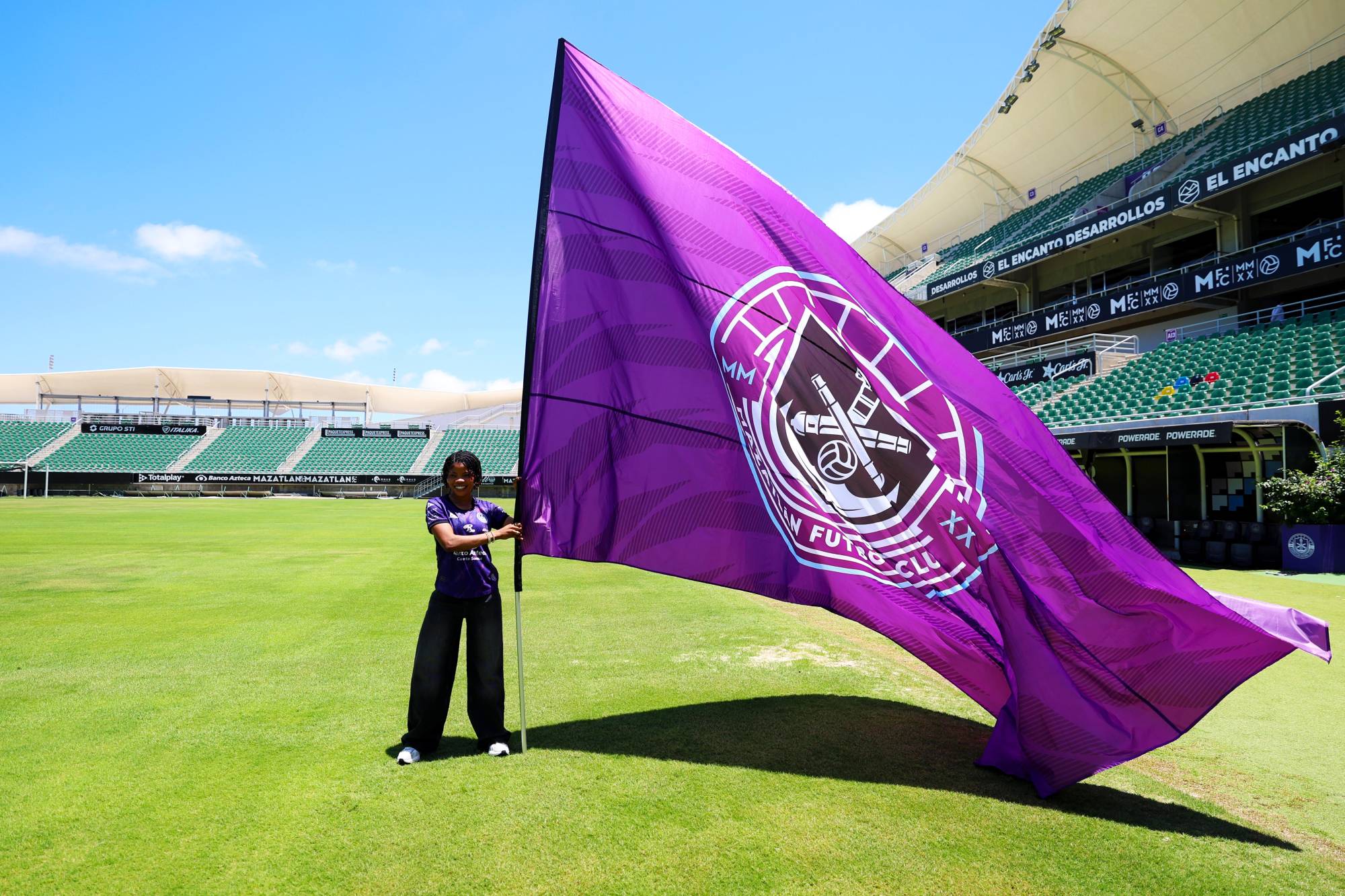 $!Mazatlán suma poder ofensivo con la nigeriana Lawal Taiwo para el Apertura 2025