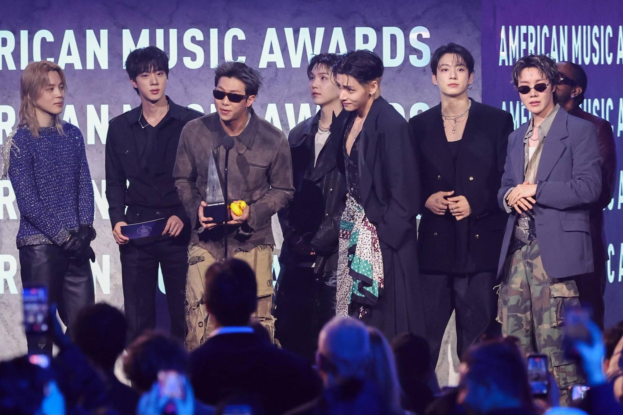 $!Triunfa BTS en los American Music Awards: gana Artista del Año