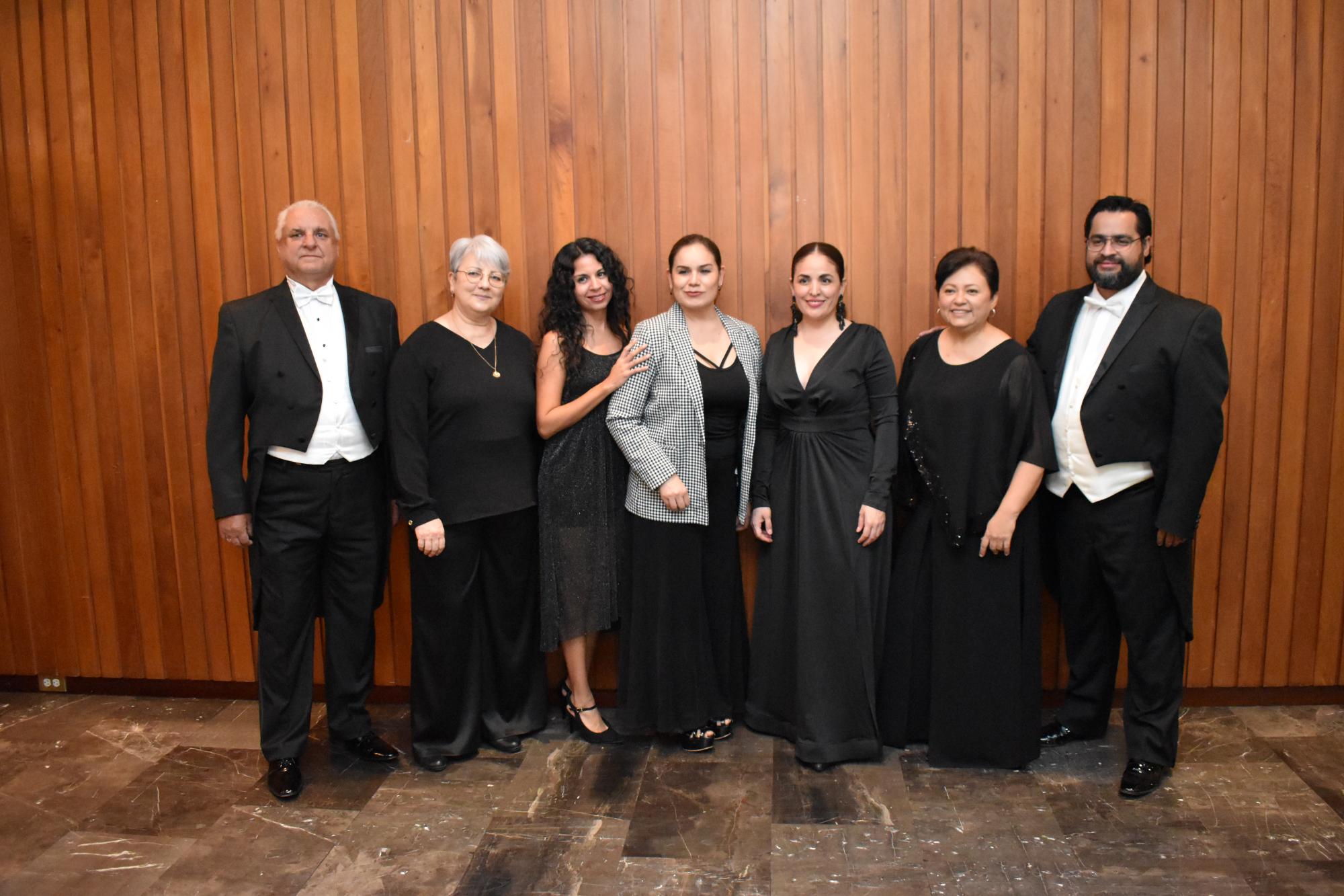 $!Ireneusz Kepka, Olena Bogaychuck, Lilia Valdespino, Oralia Castro, Perla Orrantia, Dora Calderón y Samuel Murillo.