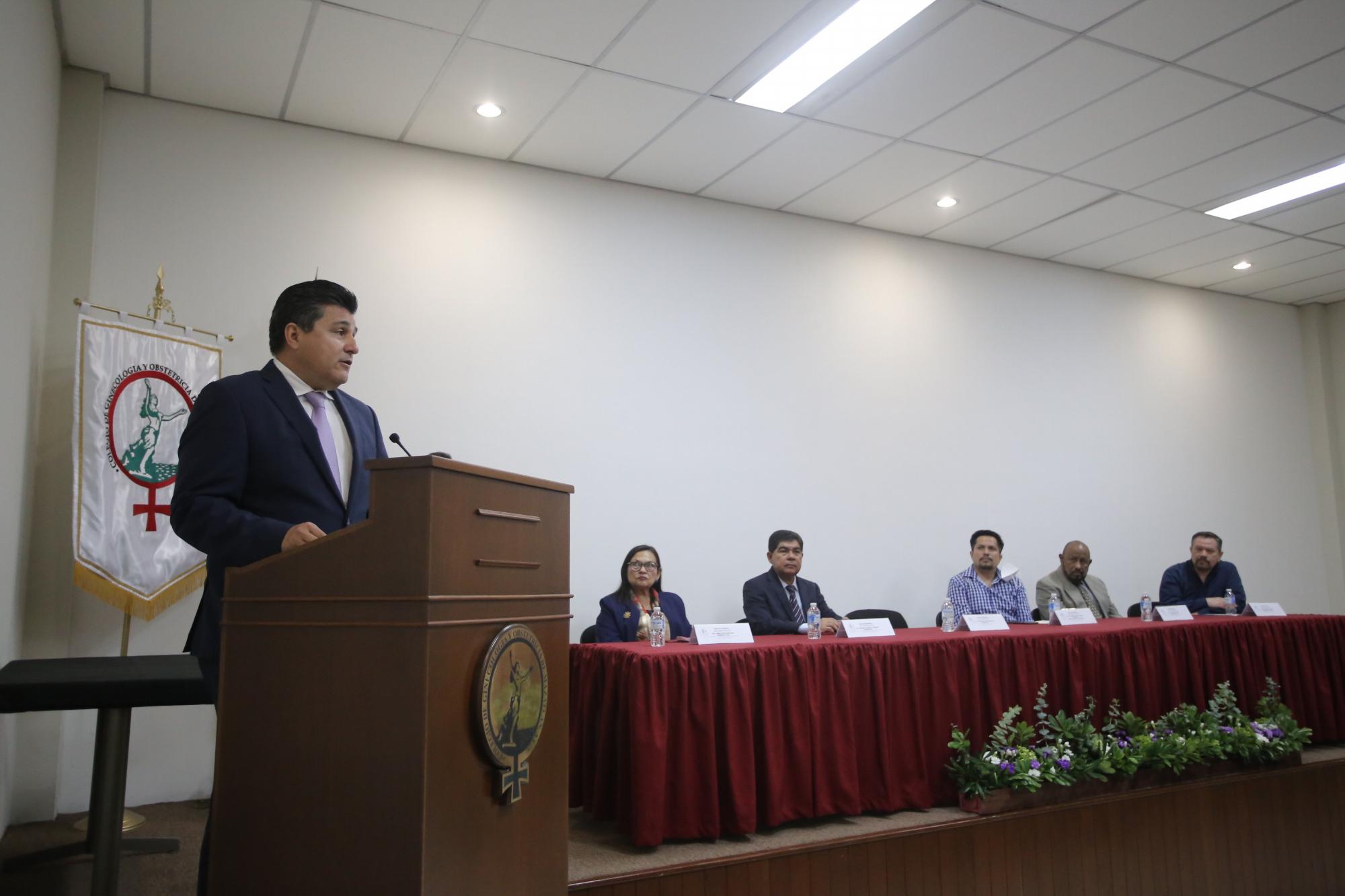 $!El nuevo presidente del Colegio de Otorrinolaringología en su mensaje.