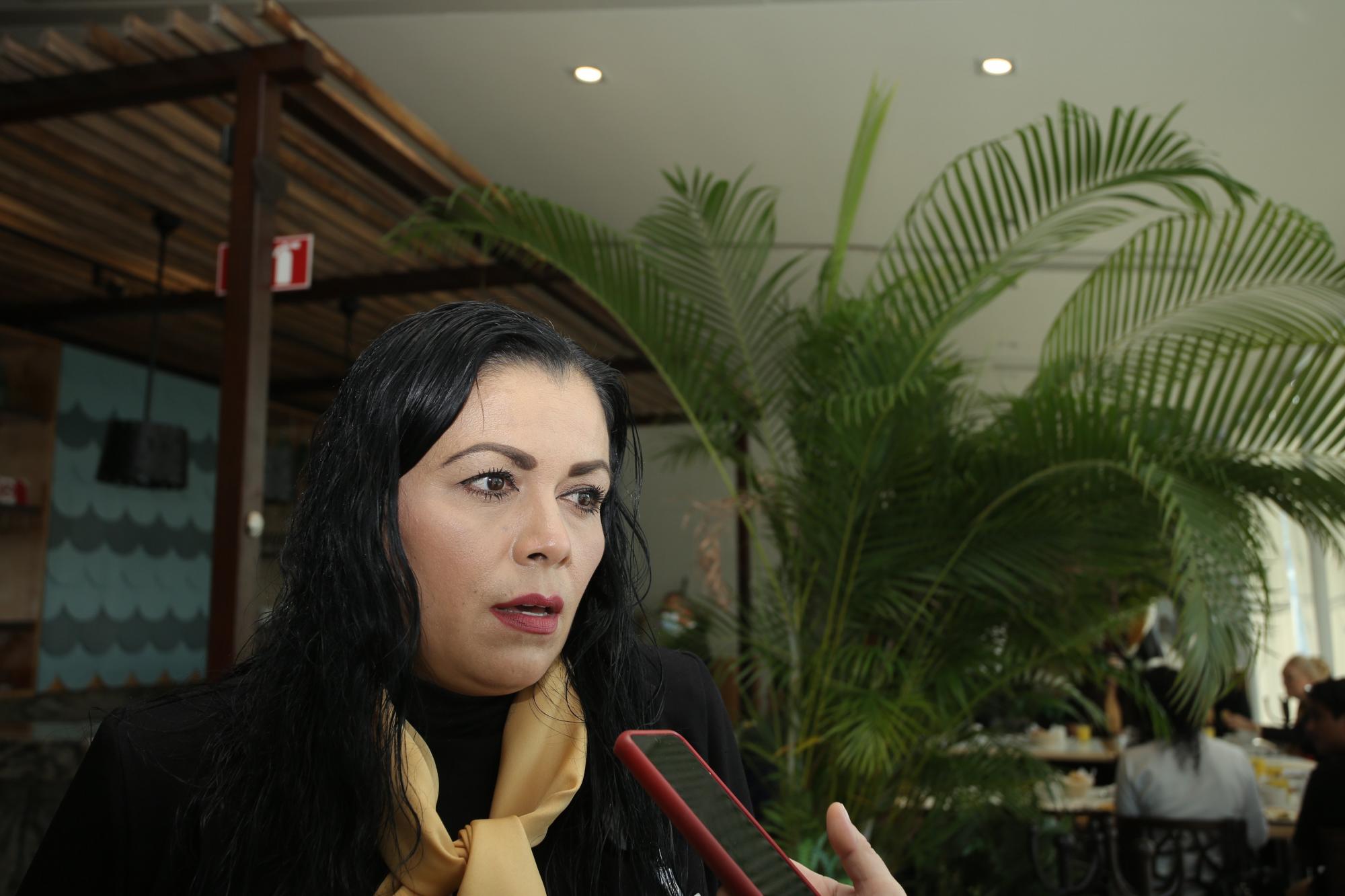 $!Fabiola Tortolero, encargada del departamento de Perfumería y Belleza de Cimaco, extiende la invitación a sus clientes para que asistan al festival.