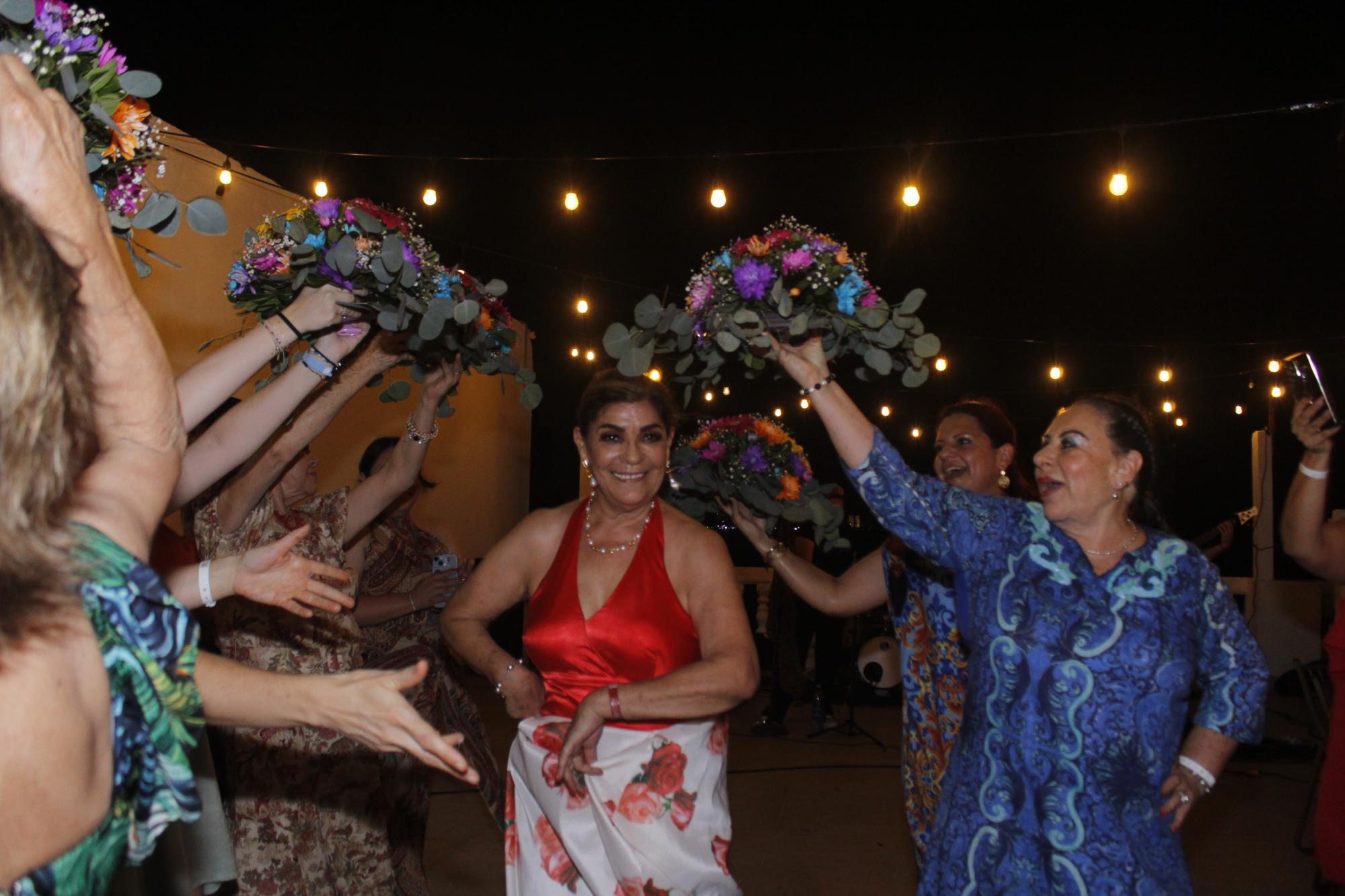 $!Una alegre tarde-noche de cumpleaños pasó Lucia.