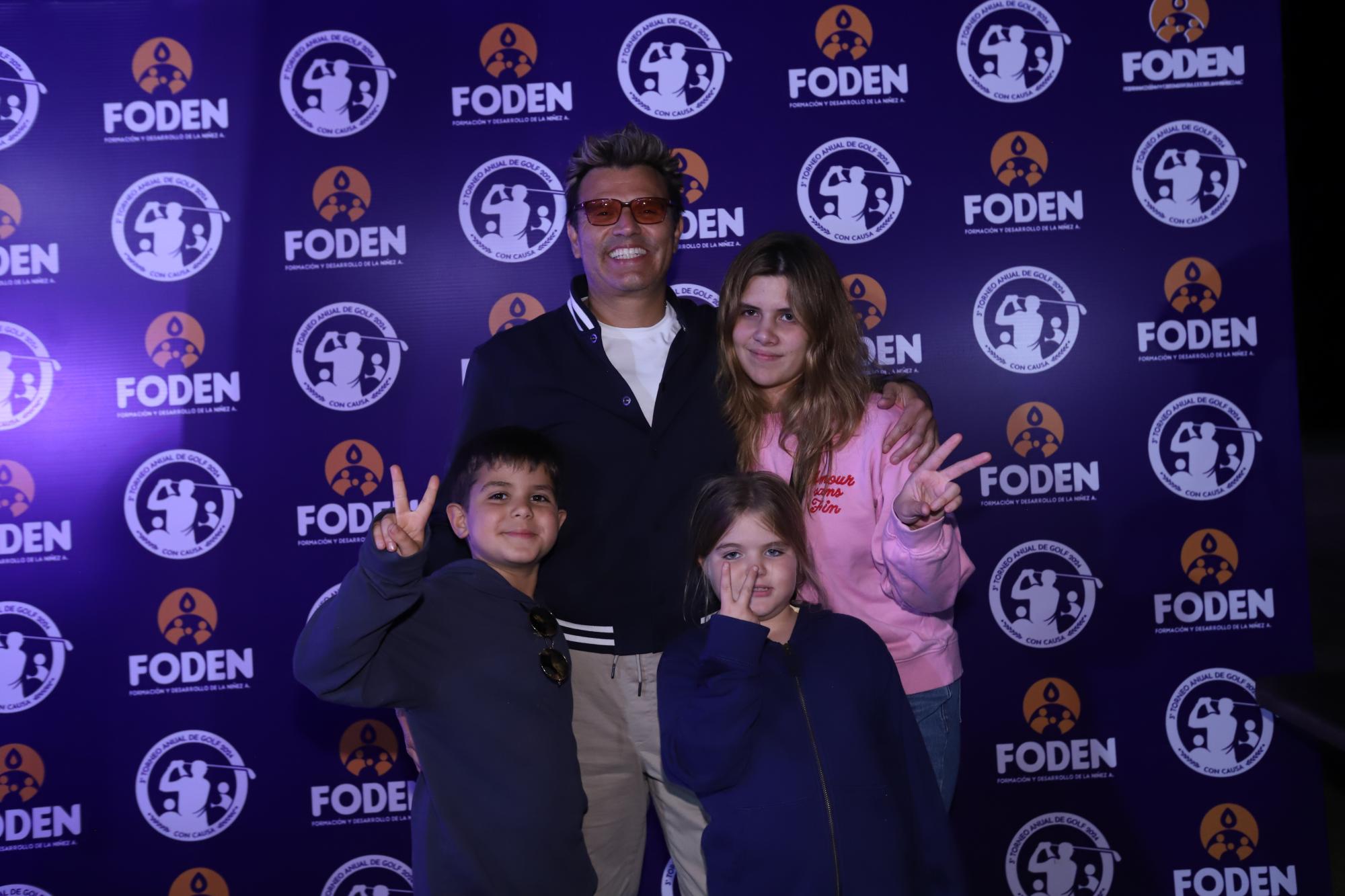 $!Amado Guzmán Reynaud con sus hijos Emilia, Esteban y Natalia.
