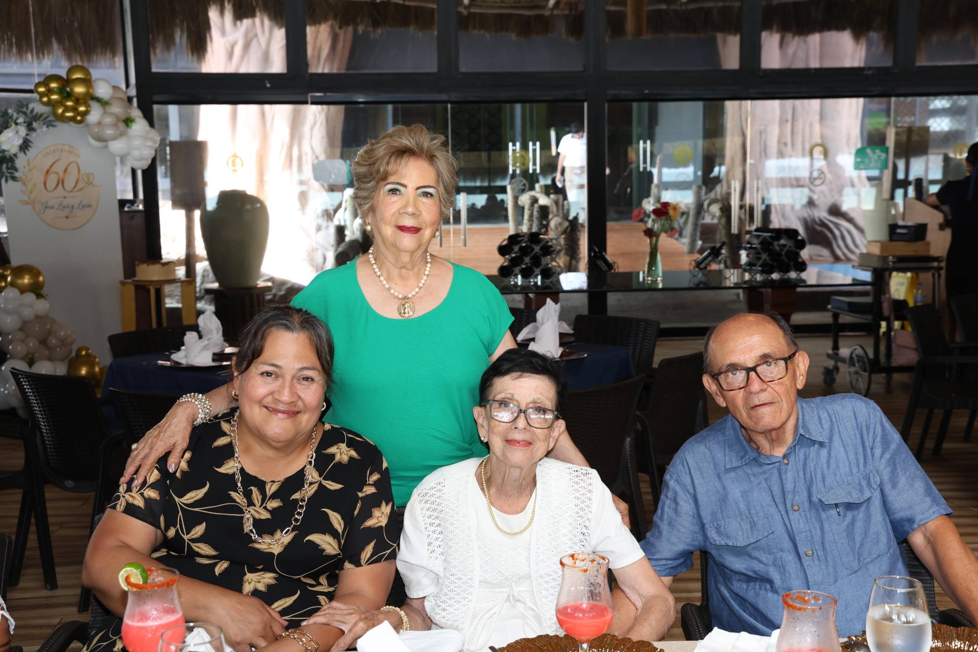 $!Lucy junto a Verónica Hernández, Rosy Esparza de Velarde y Gilberto Velarde