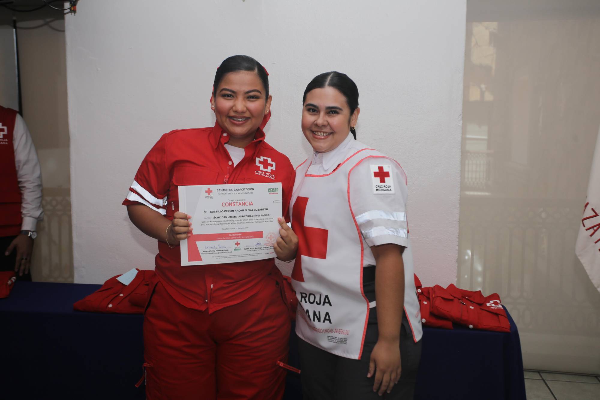 $!Naomi Elena Castillo y Grecia Guadalupe Rendón Leyva.