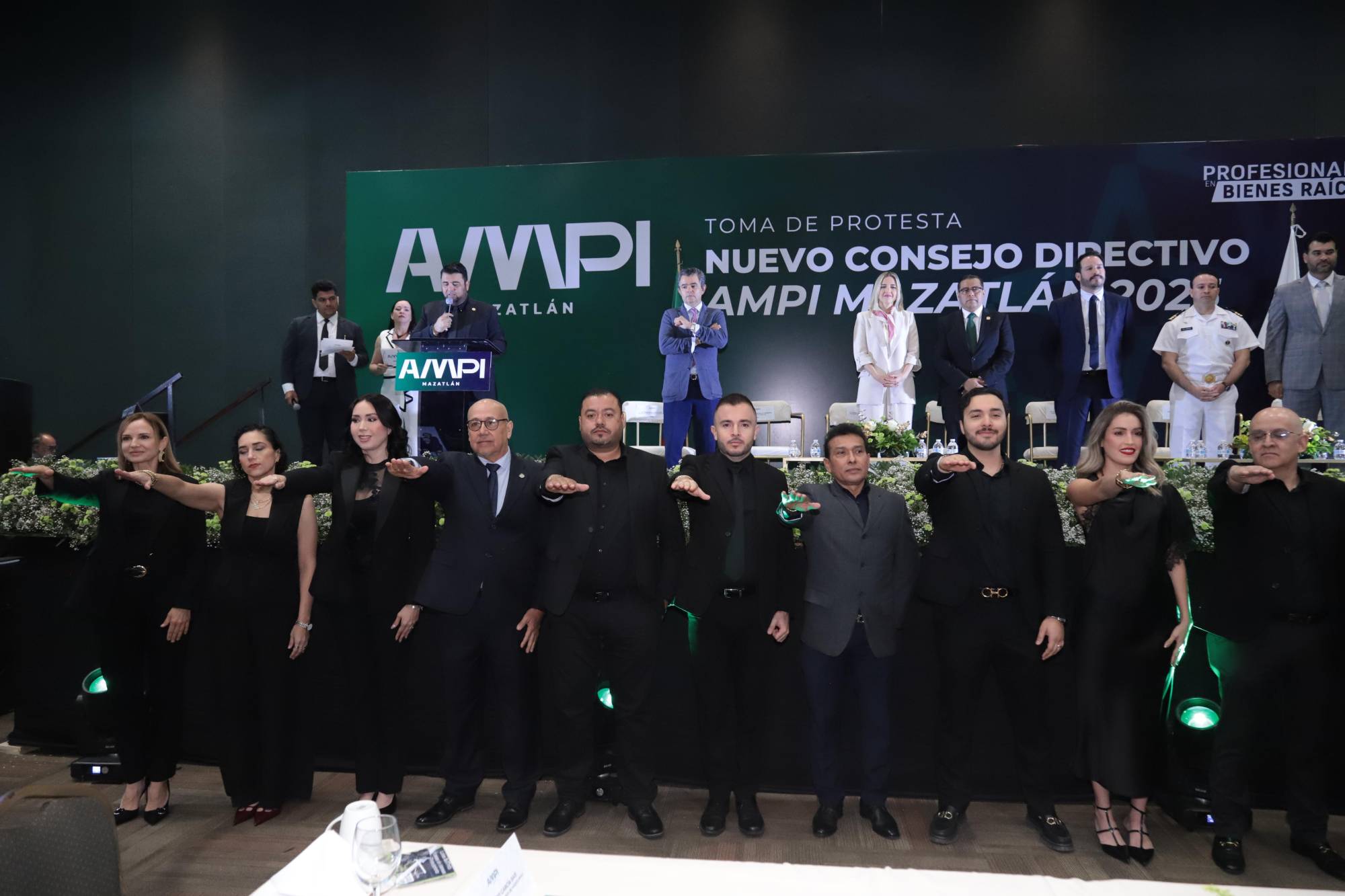 $!La nueva mesa directiva al momento de rendir protesta.