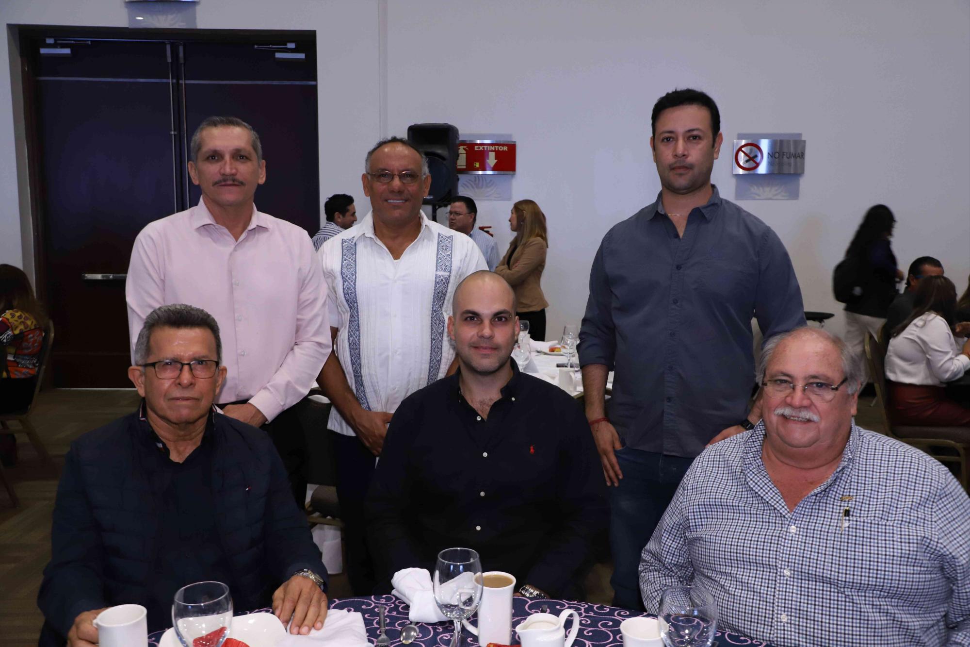 $!Manuel Camacho, Simón Quiñónez, Luis Cázarez, Ramiro Burgueño, Quél Galván Tirado y Guillermo Trewartha.