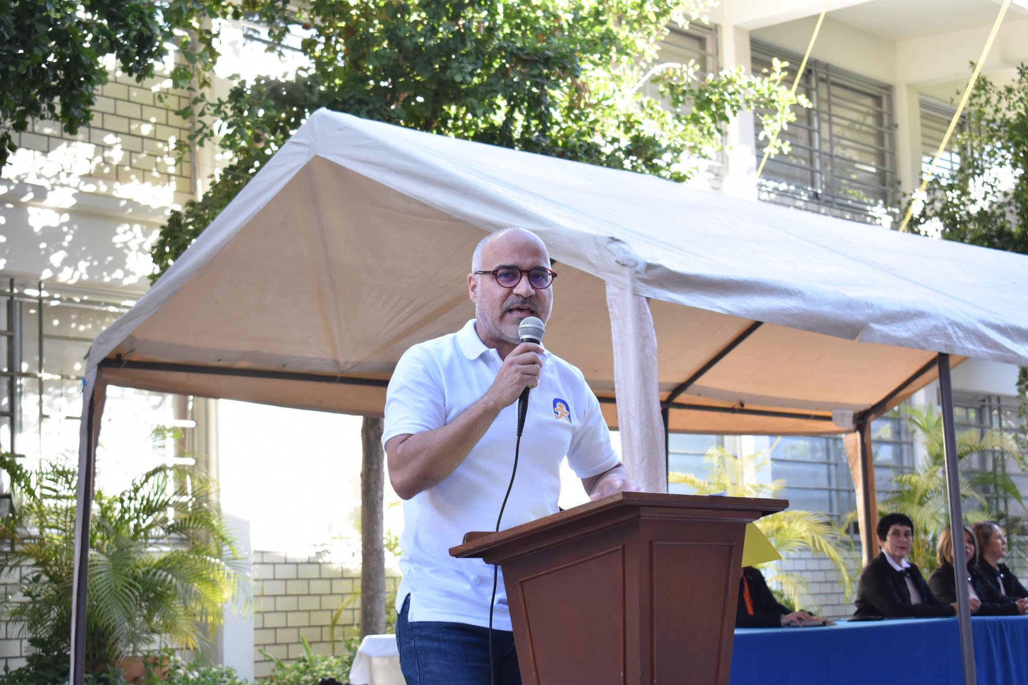 $!Américo Ríos Checa, director general de la Escuela Activa Integral dio la bienvenida.