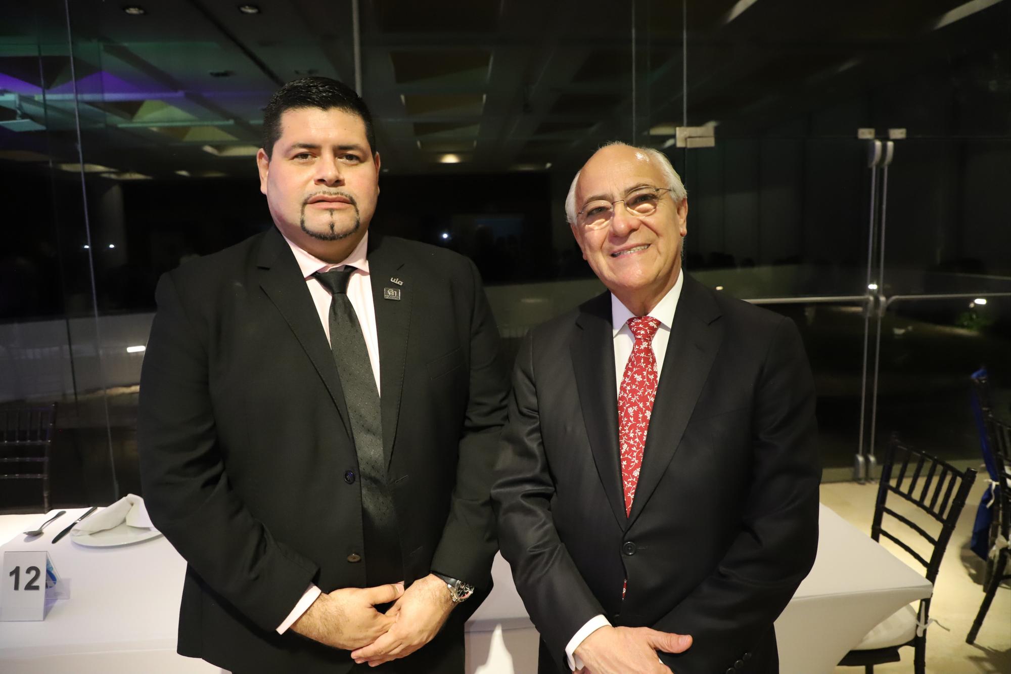 $!Gerónimo Salas, presidente del Colegio Arquitectos de Mazatlán, y José Luis Cortes Delgado, presidente de la Unión Nacional de Arquitectos.