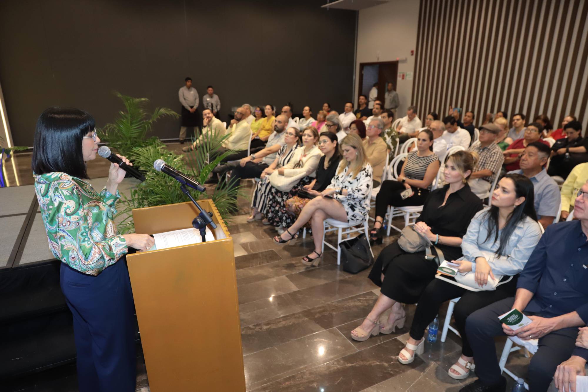 $!Sandra Guido, directora de Conselva, quien compartió un análisis profundo sobre los aprendizajes que dejó aquel fenómeno natural, con la conferencia “Olivia, 50 años después. Recordar para prevenir”.