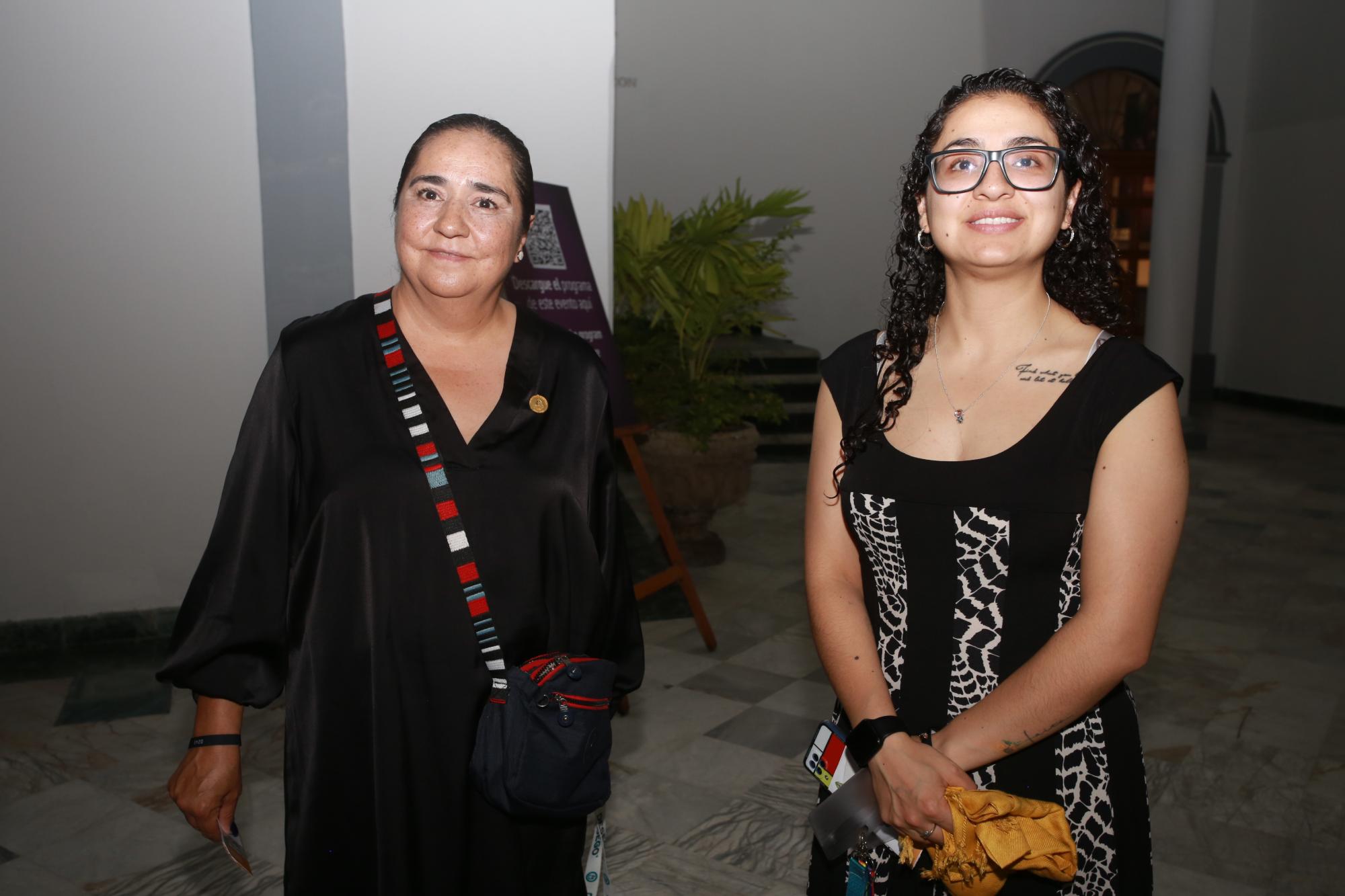 $!Aurora Ortega y Consuelo Treviño.