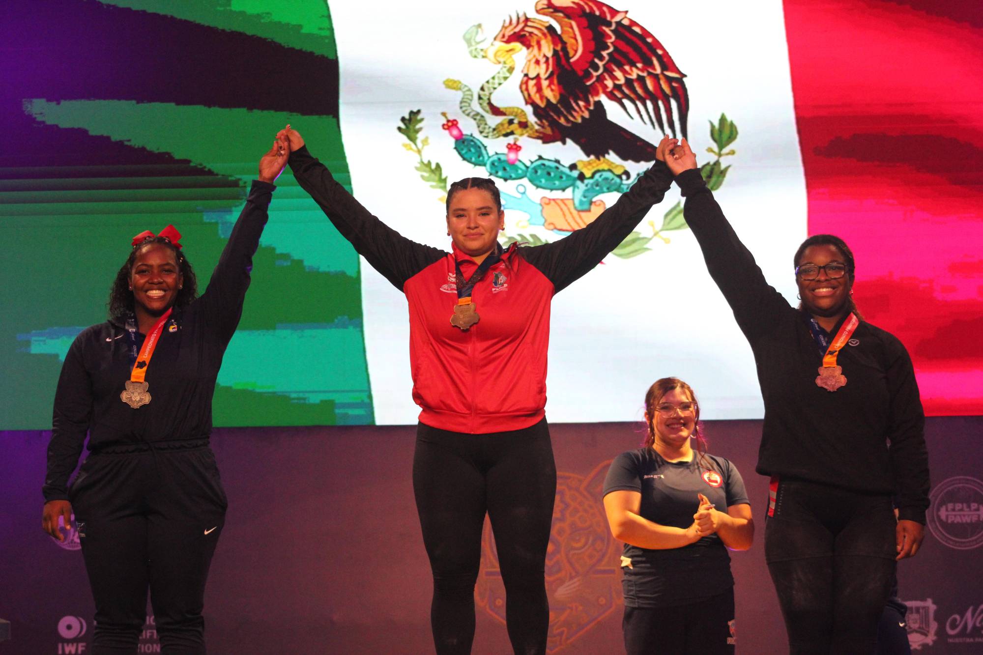 $!La halterista sinaloense Melany Montes se corona campeona panamericana de arranque en Nayarit